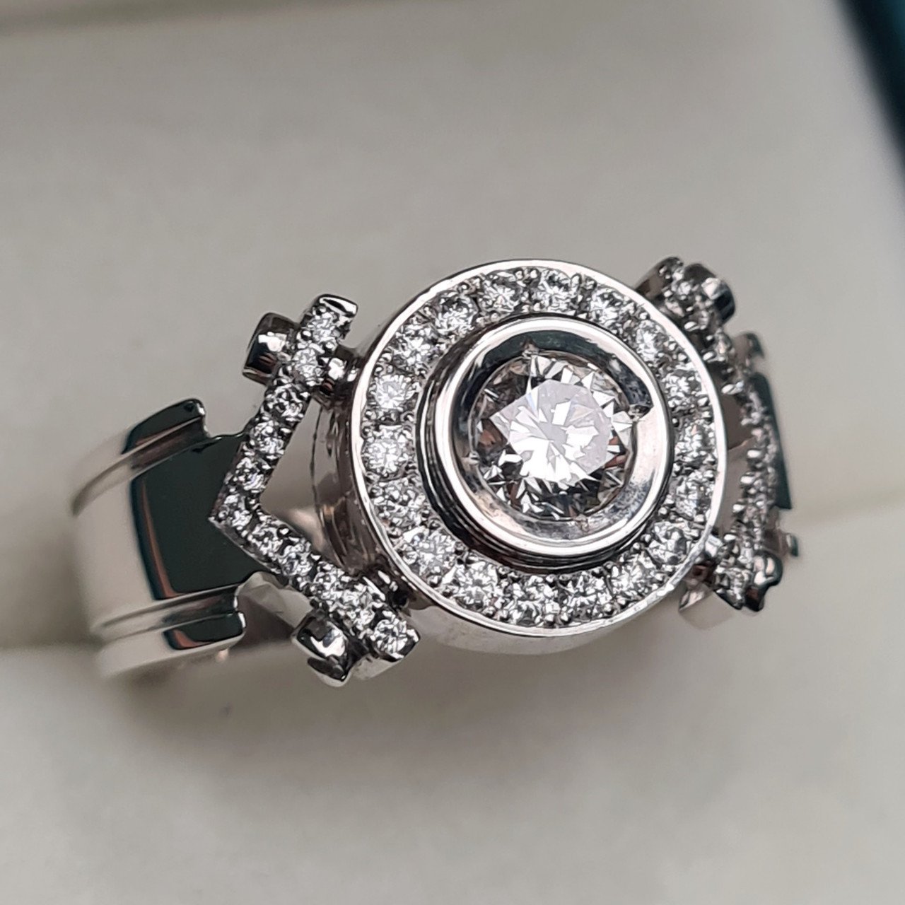 Кольцо Deimantas 95966262 21р 11,85гр 1,08ct. купить,NaN