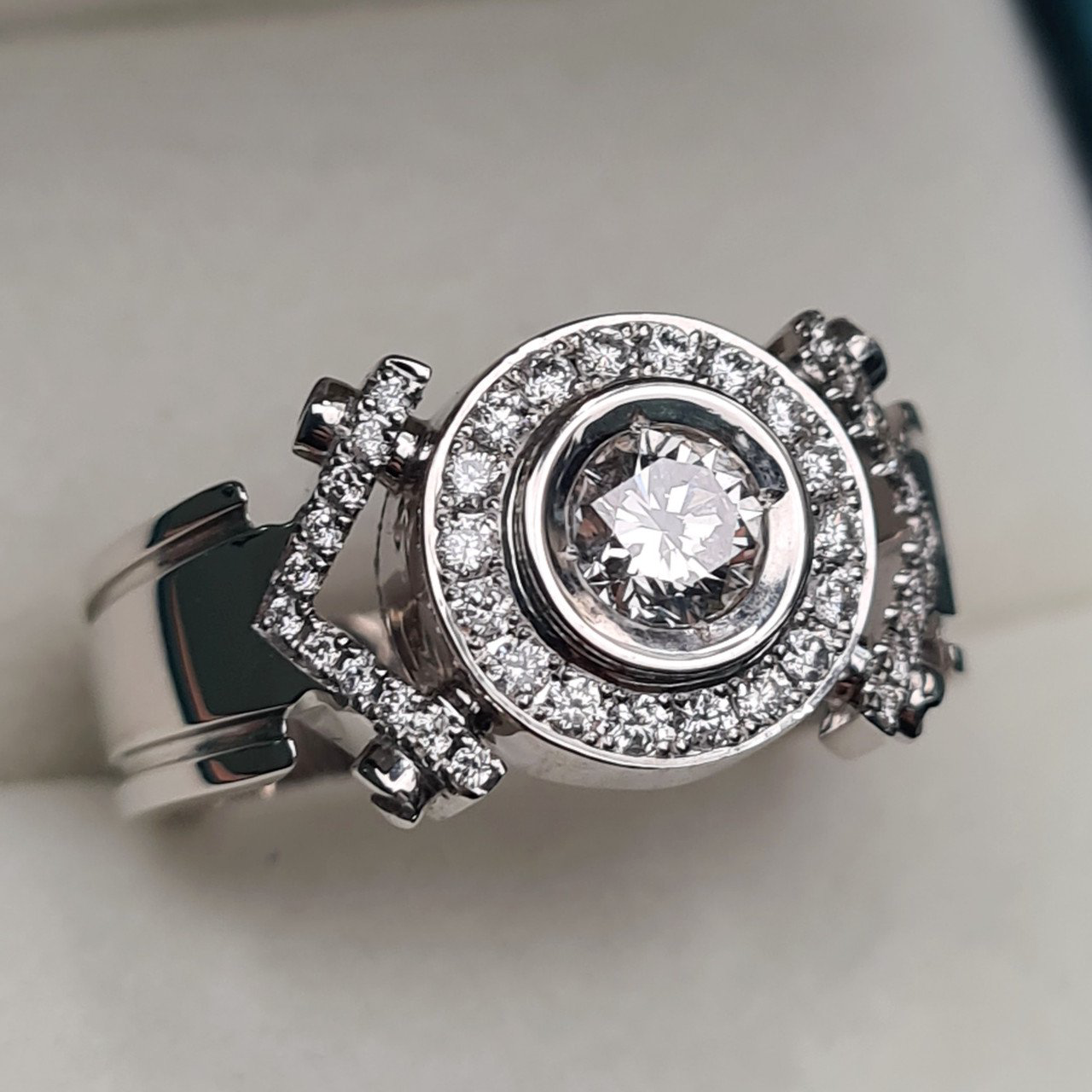 Кольцо Deimantas 95966262 21р 11,85гр 1,08ct. купить,NaN