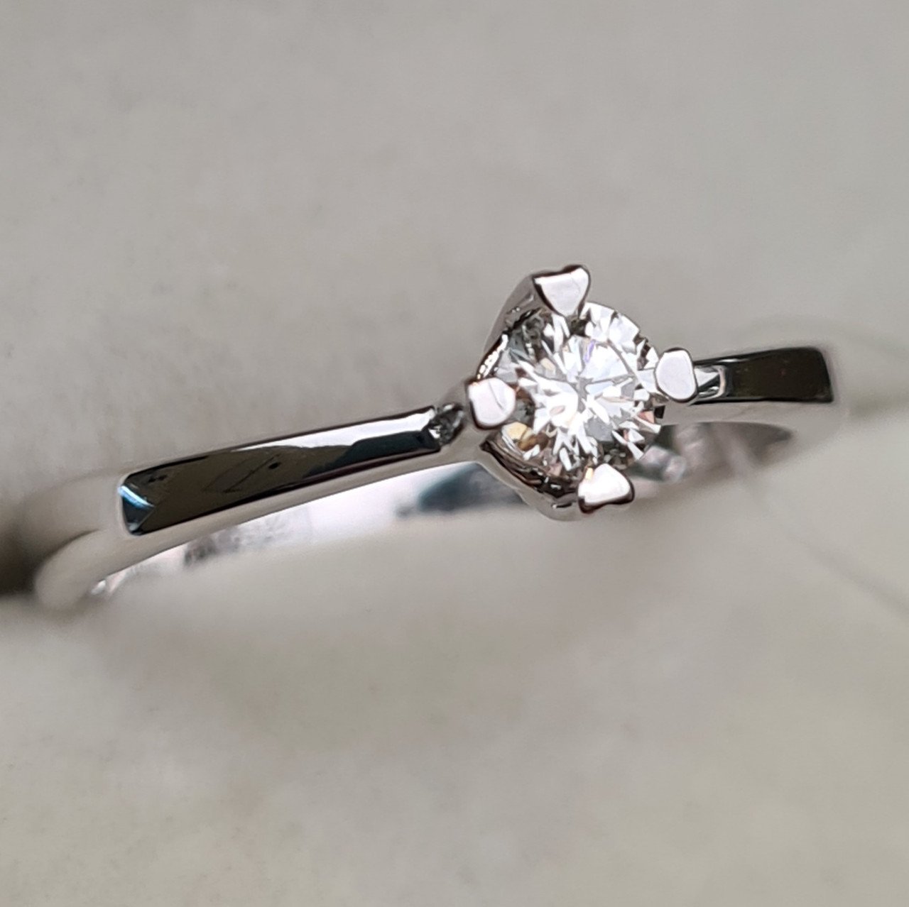 Кольцо Deimantas 98149225 17,5р 2,26гр 0,21ct. купить,NaN