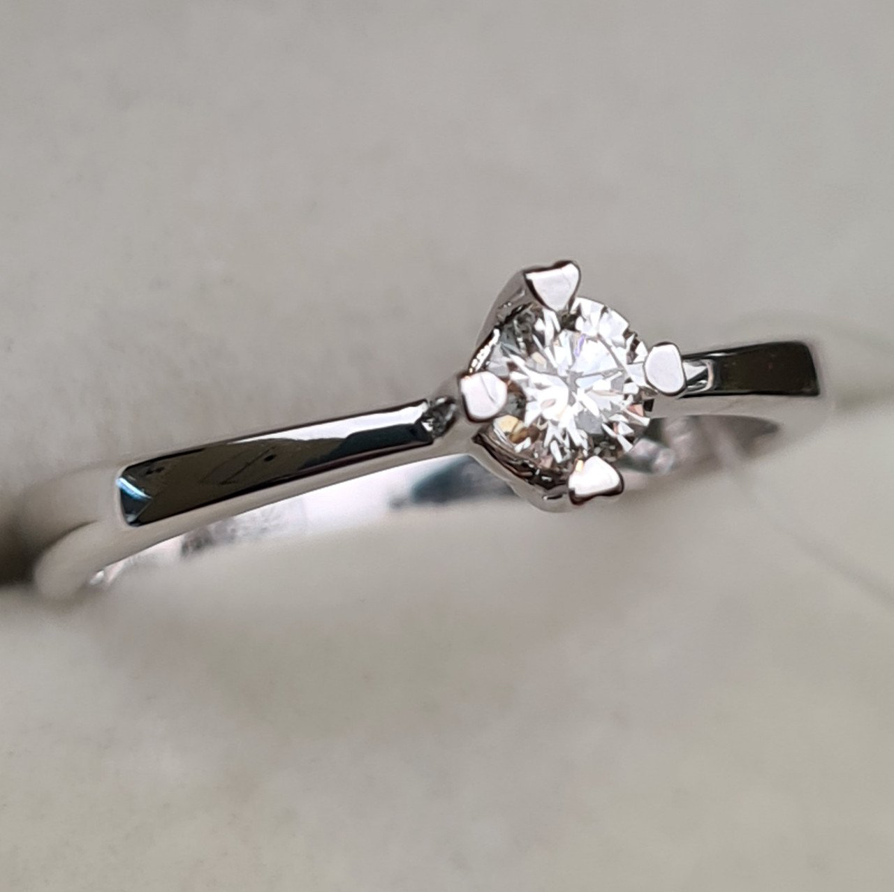 Кольцо Deimantas 98149225 17,5р 2,26гр 0,21ct. купить,NaN