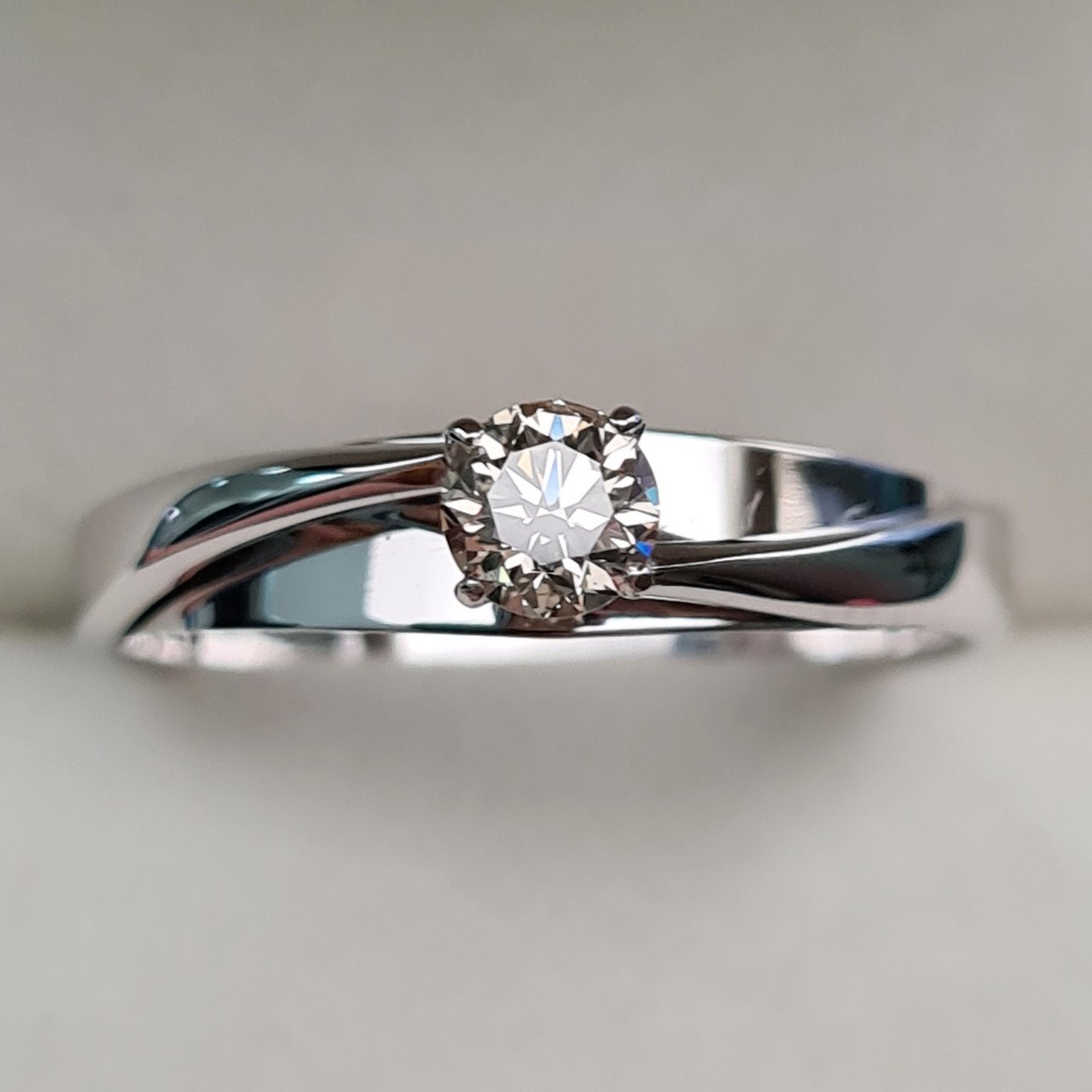 Кольцо Deimantas 93562156 18,5р 2,66гр 0,32ct. купить,NaN