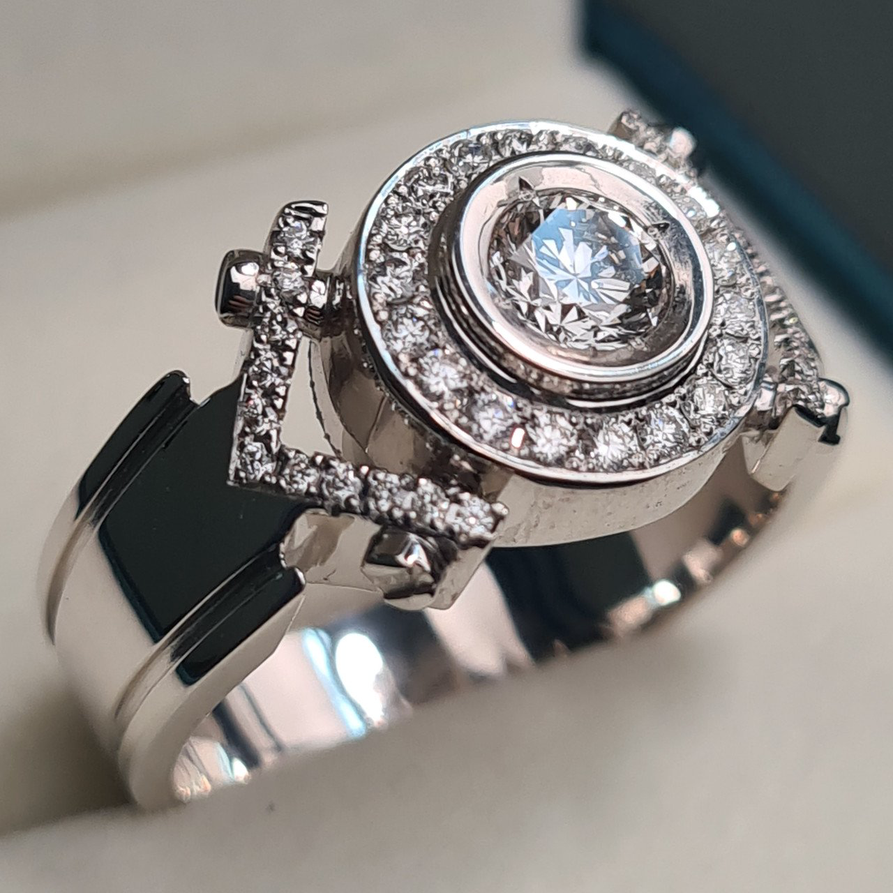 Кольцо Deimantas 95966262 21р 11,85гр 1,08ct. купить,NaN
