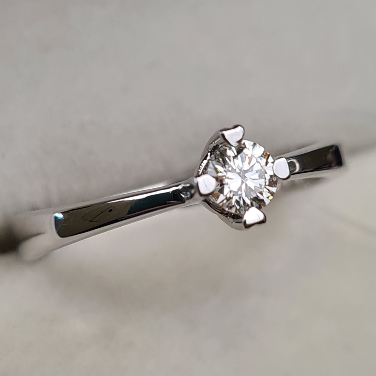 Кольцо Deimantas 98149225 17,5р 2,26гр 0,21ct. купить,NaN