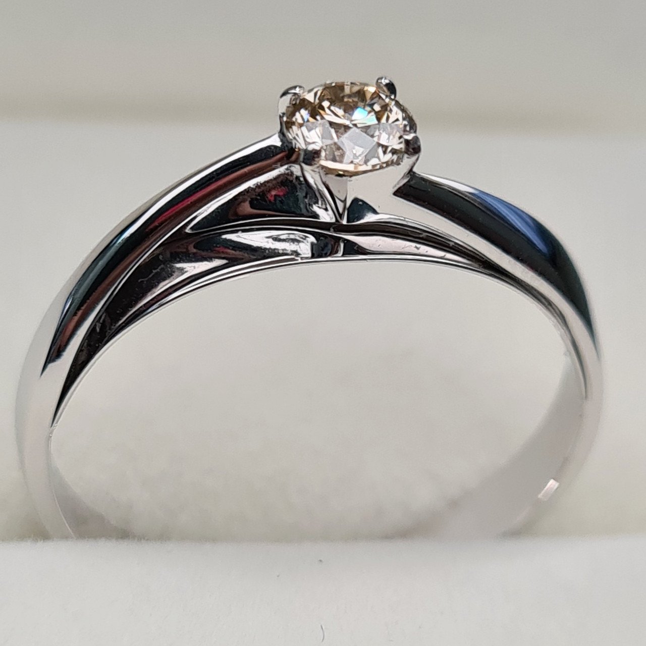 Кольцо Deimantas 93562156 18,5р 2,66гр 0,32ct. купить,NaN