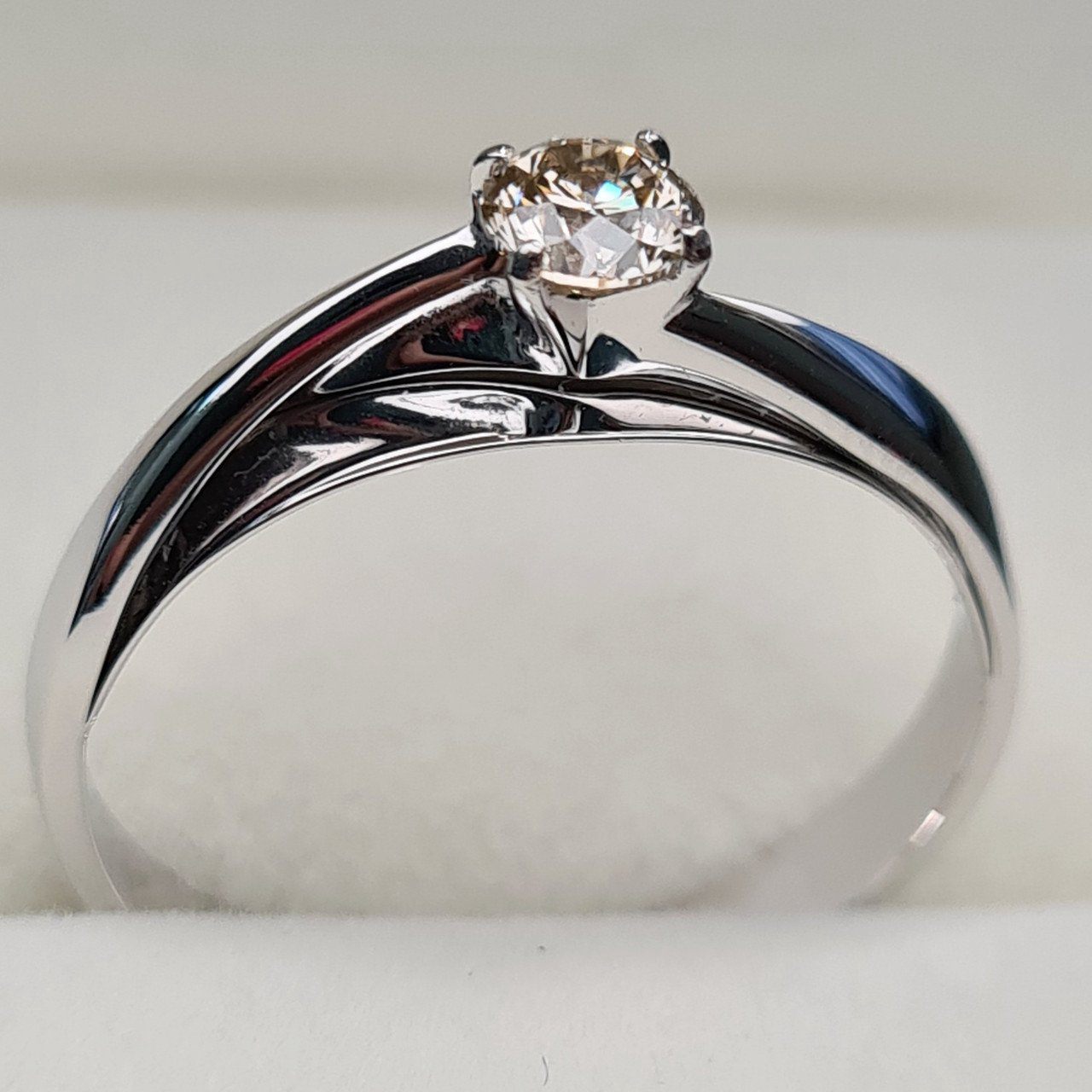 Кольцо Deimantas 93562156 18,5р 2,66гр 0,32ct. купить,NaN