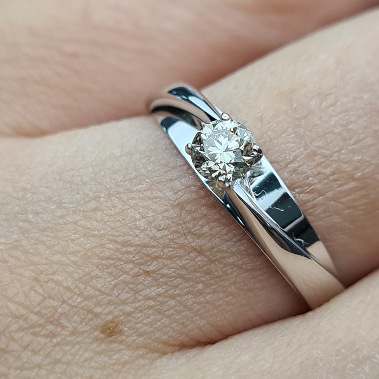Кольцо Deimantas 93562156 18,5р 2,66гр 0,32ct. купить,NaN
