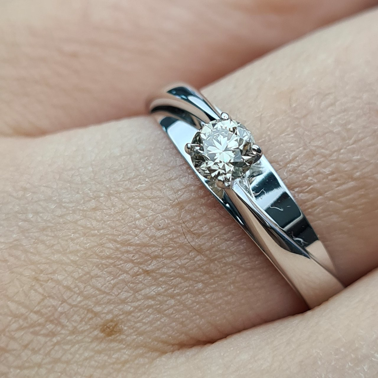 Кольцо Deimantas 93562156 18,5р 2,66гр 0,32ct. купить,NaN