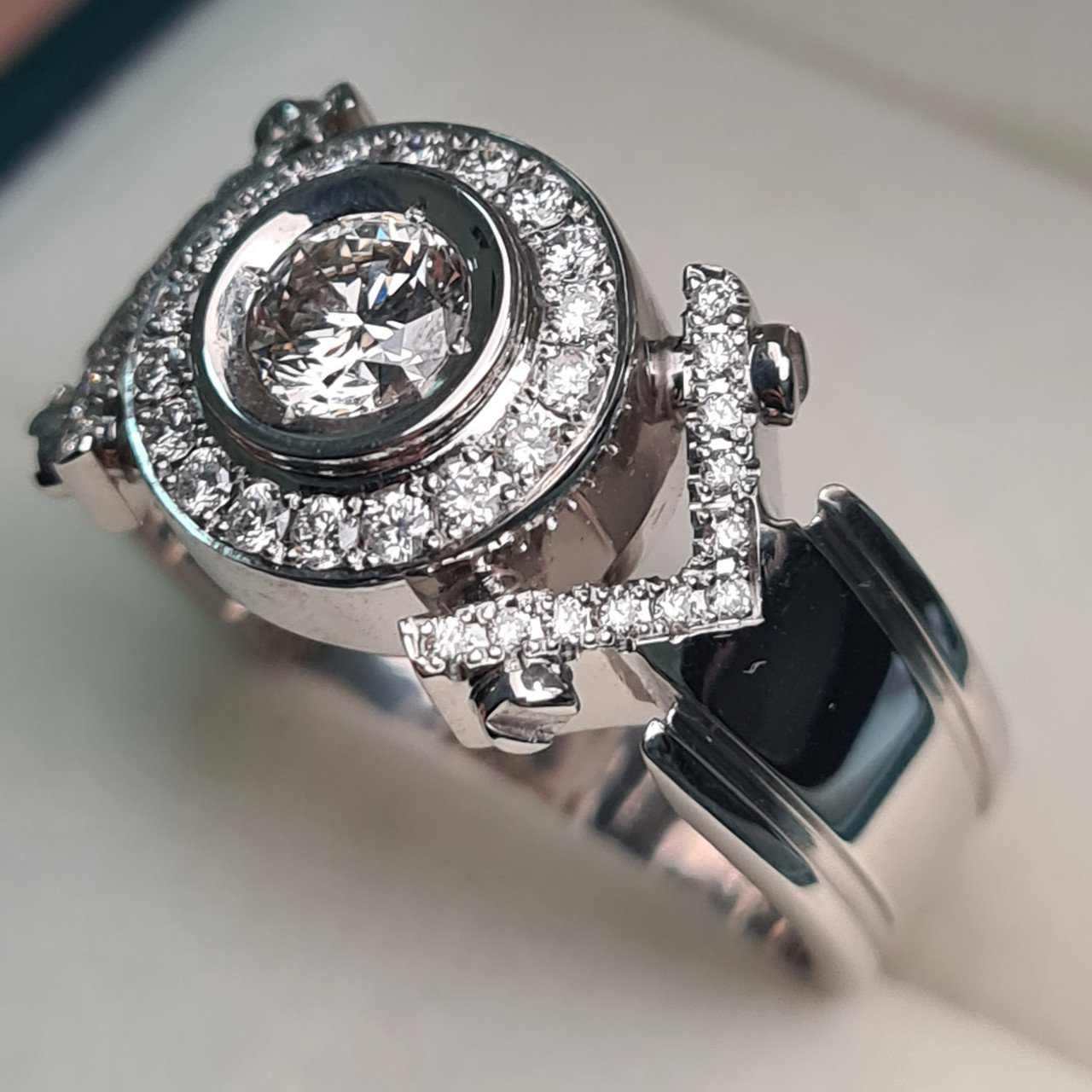 Кольцо Deimantas 95966262 21р 11,85гр 1,08ct. купить,NaN