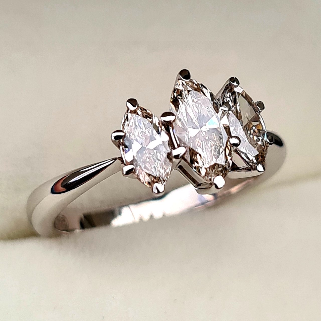 Кольцо Deimantas 95966269 16,5р 3,17гр 1,05ct. купить,NaN