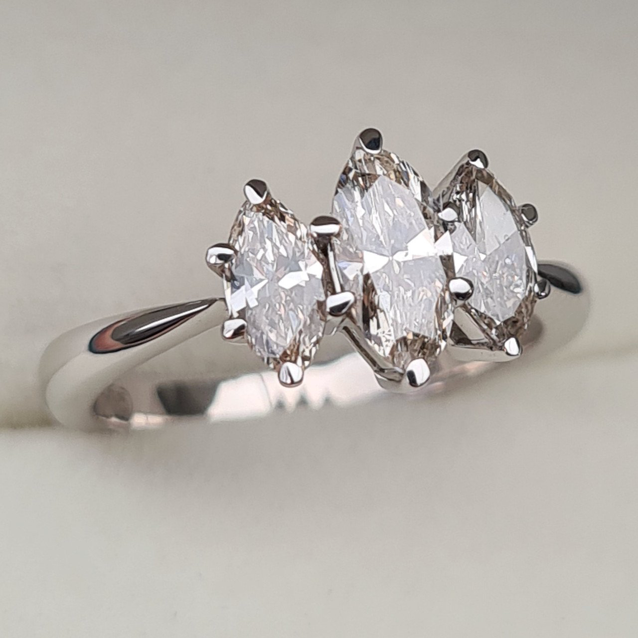 Кольцо Deimantas 95966269 16,5р 3,17гр 1,05ct. купить,NaN