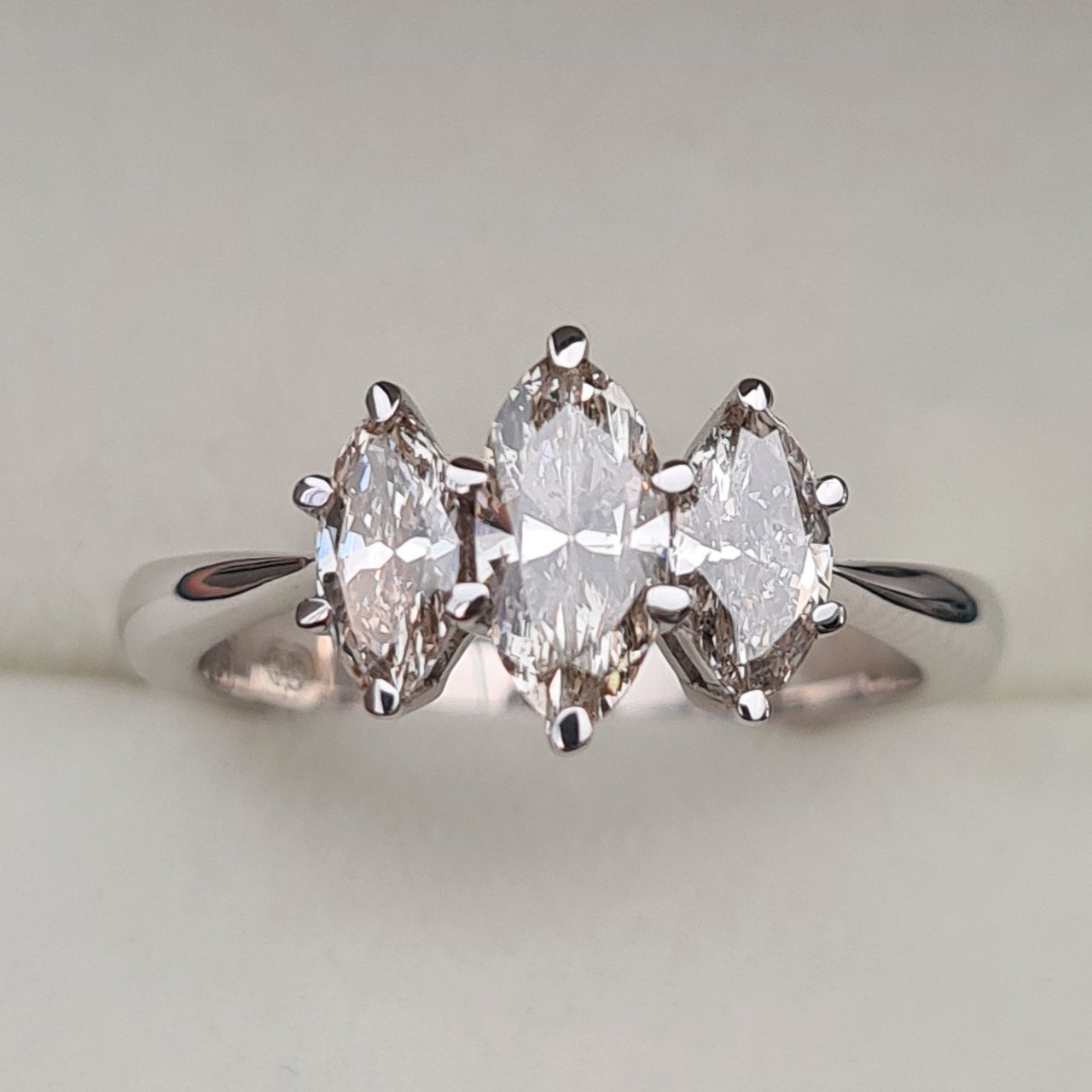 Кольцо Deimantas 95966269 16,5р 3,17гр 1,05ct. купить,NaN