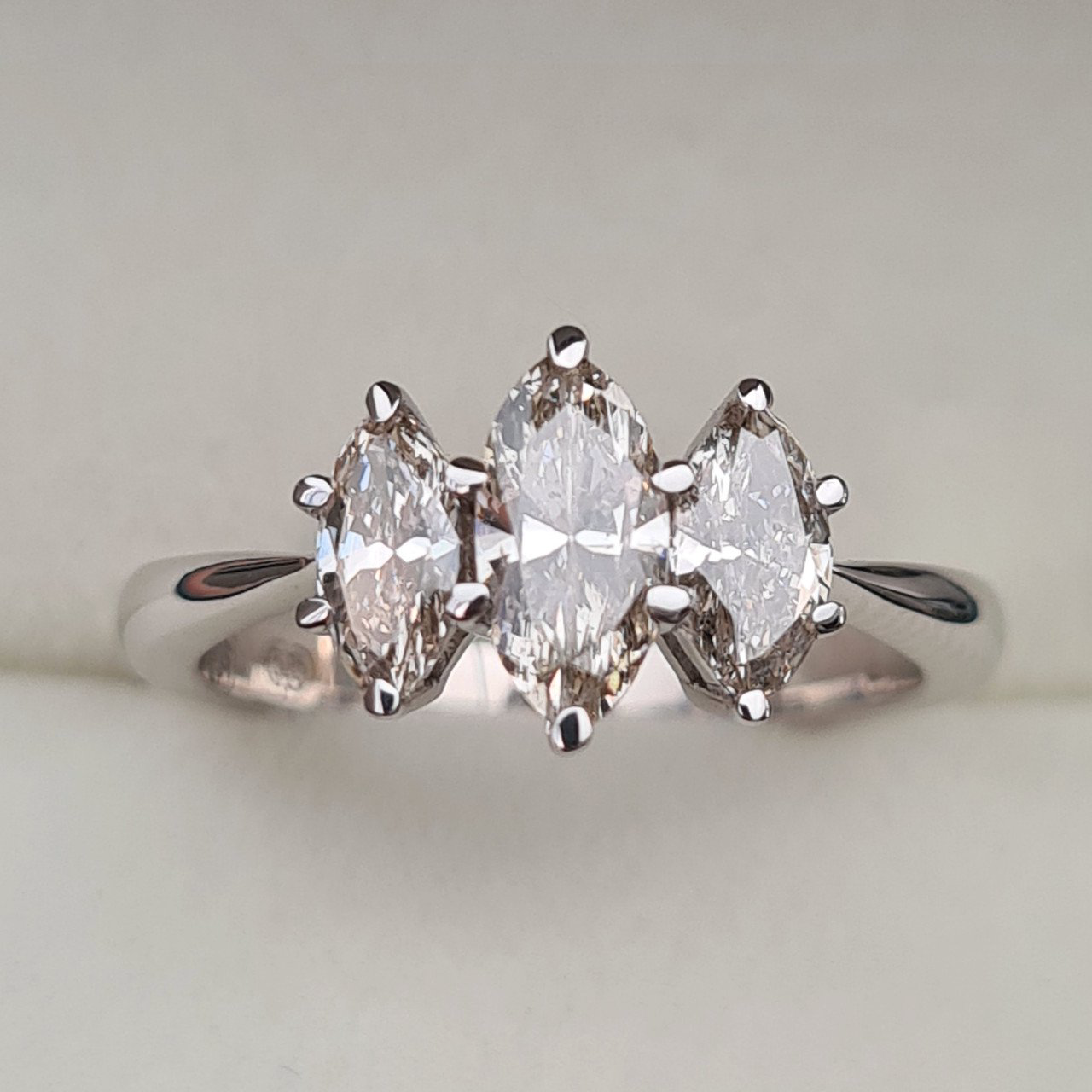 Кольцо Deimantas 95966269 16,5р 3,17гр 1,05ct. купить,NaN