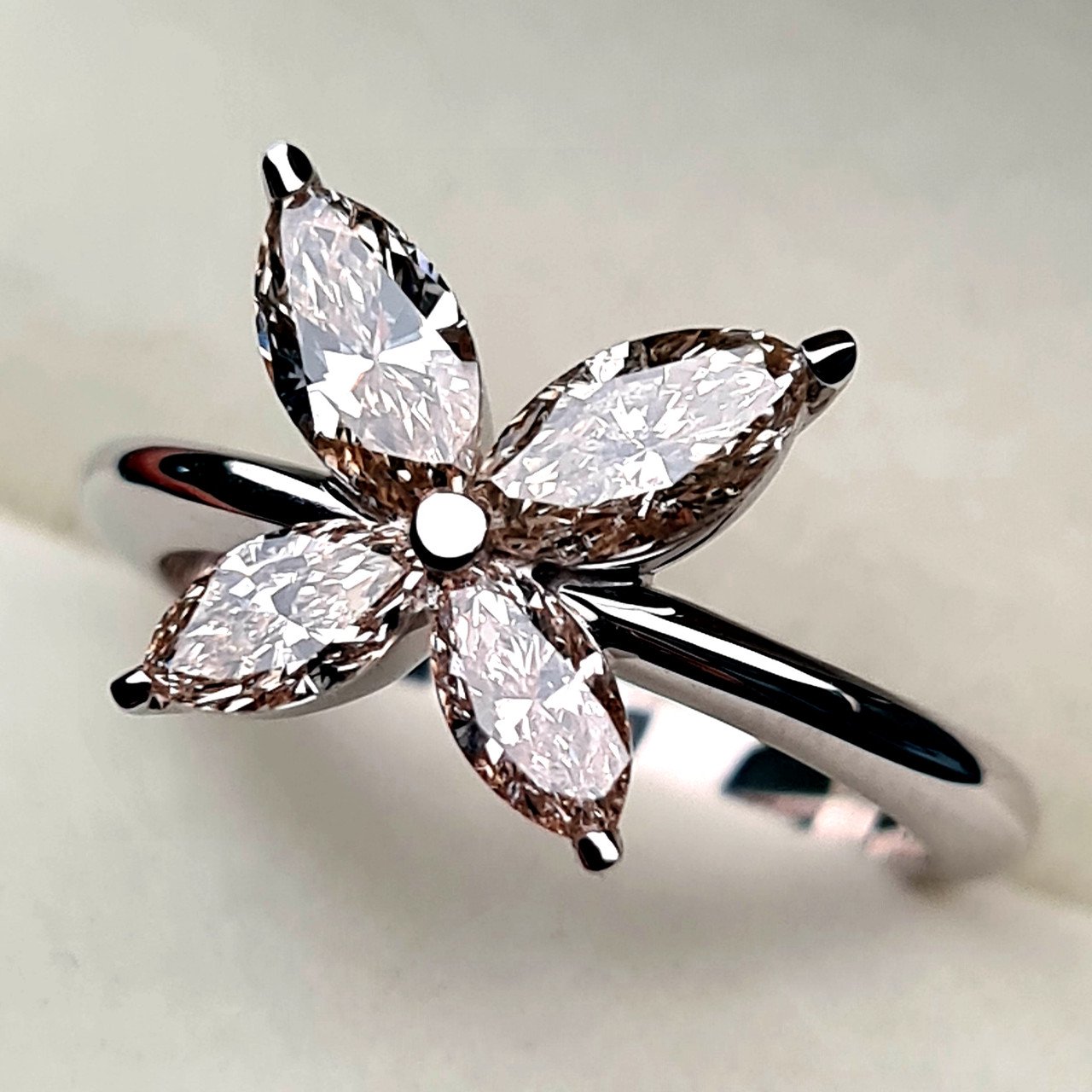 Кольцо Deimantas 95967031 17р 5,05гр 1,45ct. купить,NaN