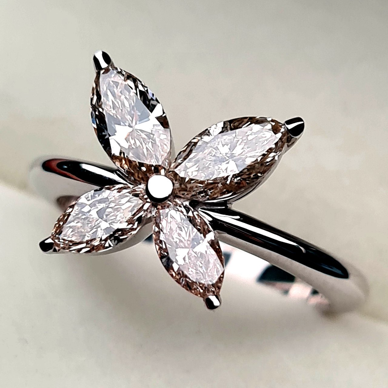 Кольцо Deimantas 95967031 17р 5,05гр 1,45ct. купить,NaN