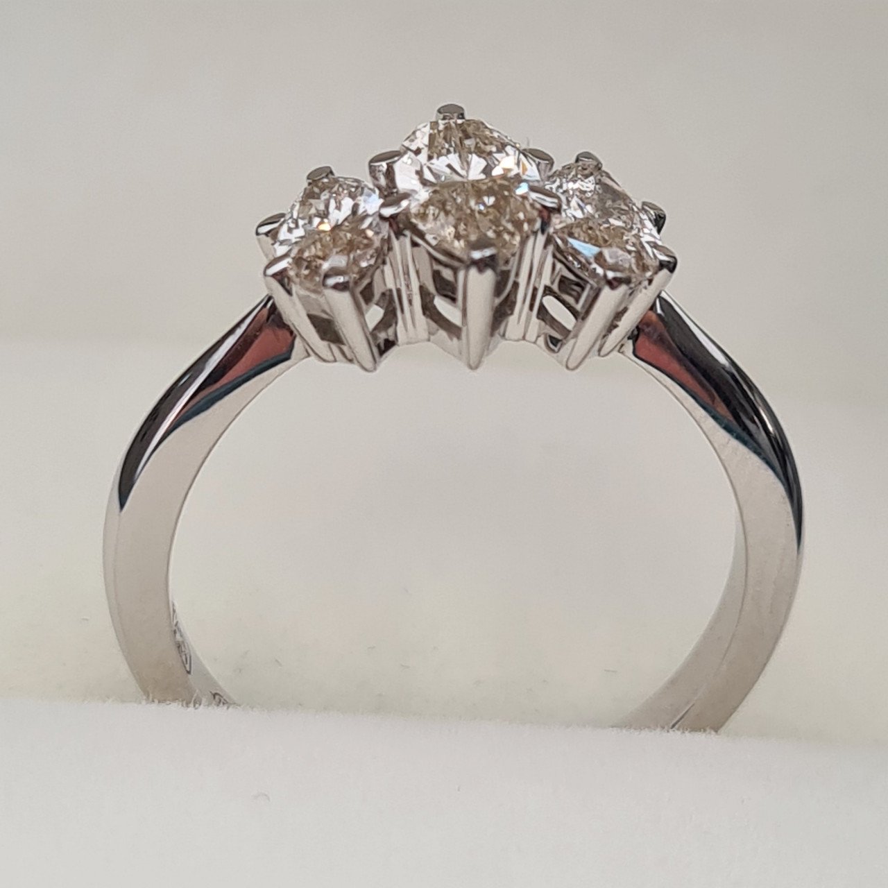 Кольцо Deimantas 95966269 16,5р 3,17гр 1,05ct. купить,NaN