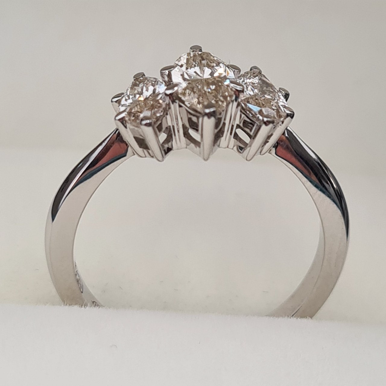 Кольцо Deimantas 95966269 16,5р 3,17гр 1,05ct. купить,NaN