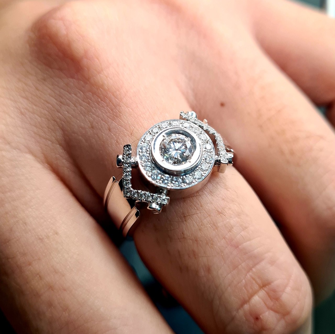 Кольцо Deimantas 95966262 21р 11,85гр 1,08ct. купить,NaN