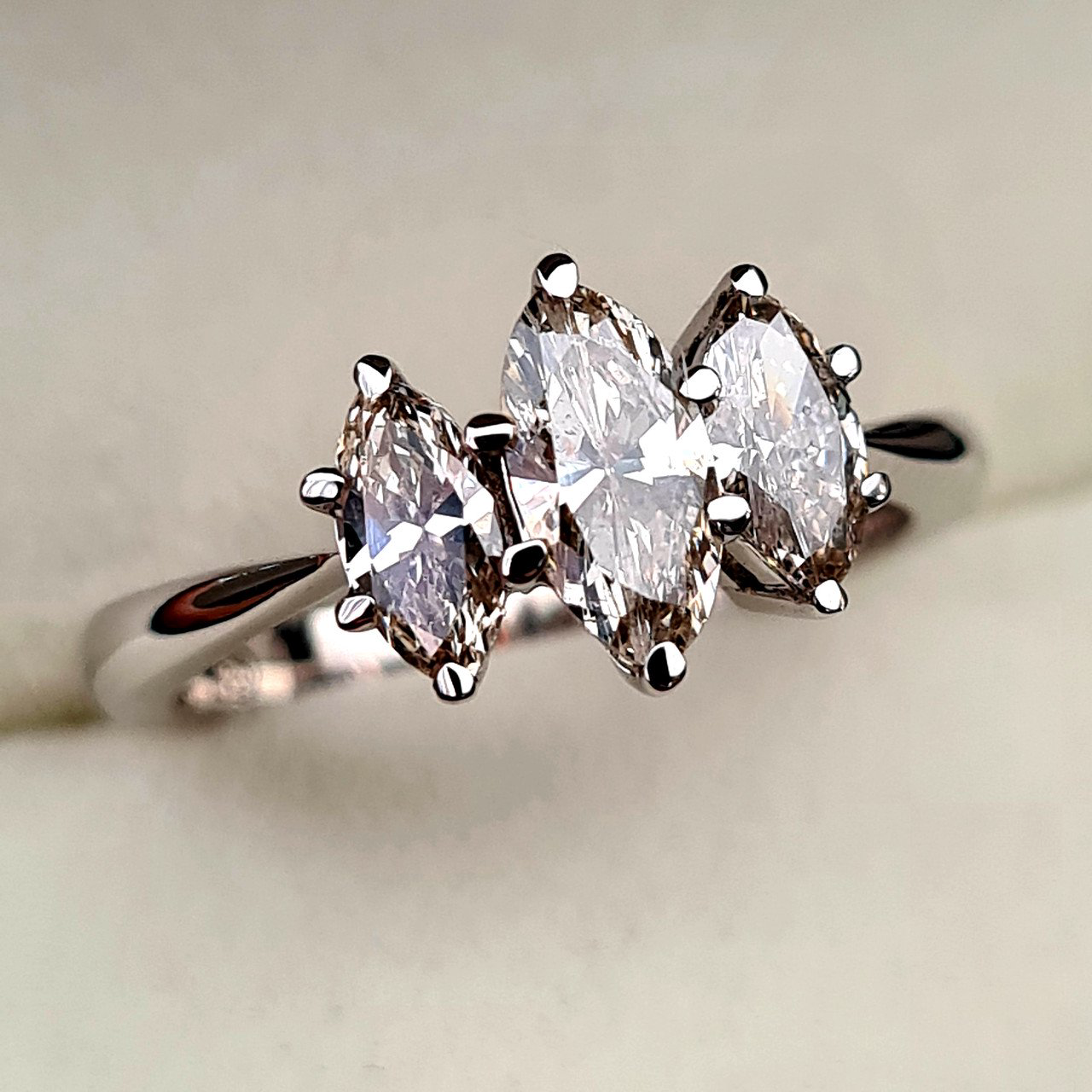 Кольцо Deimantas 95966269 16,5р 3,17гр 1,05ct. купить,NaN