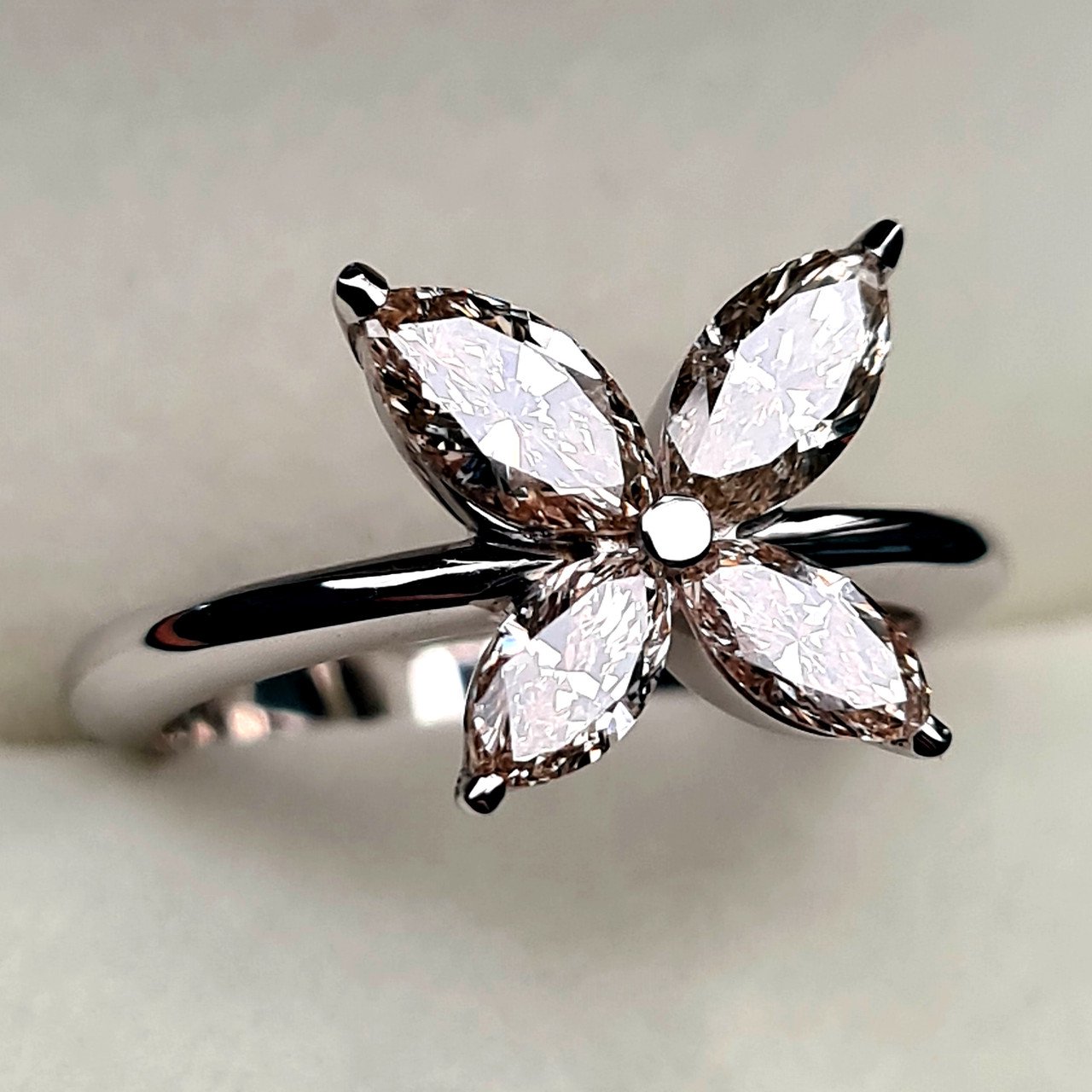 Кольцо Deimantas 95967031 17р 5,05гр 1,45ct. купить,NaN