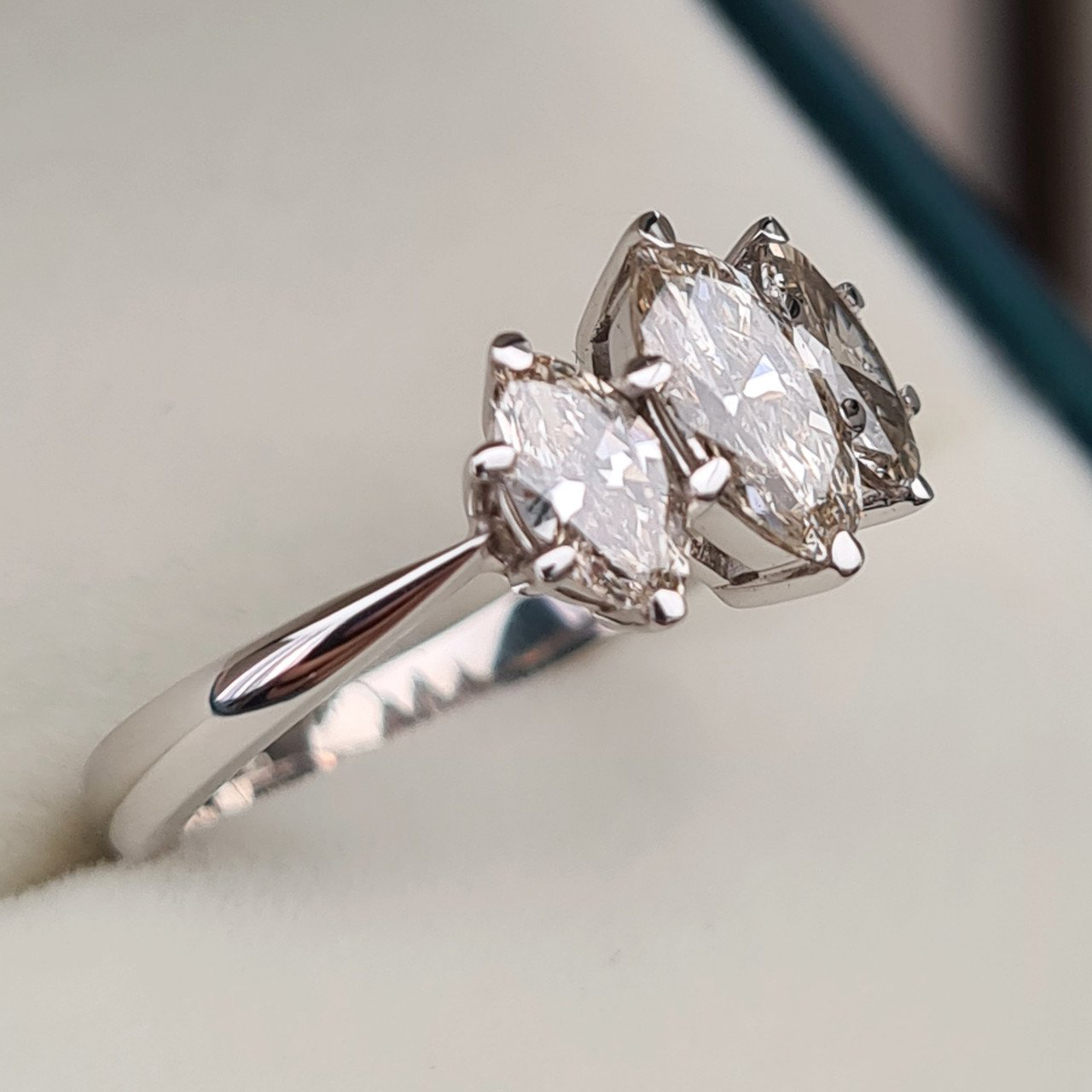 Кольцо Deimantas 95966269 16,5р 3,17гр 1,05ct. купить,NaN