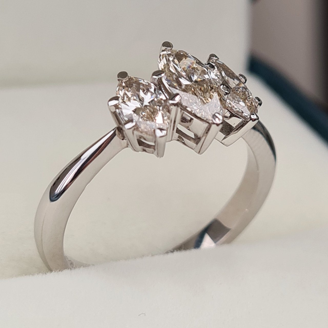 Кольцо Deimantas 95966269 16,5р 3,17гр 1,05ct. купить,NaN