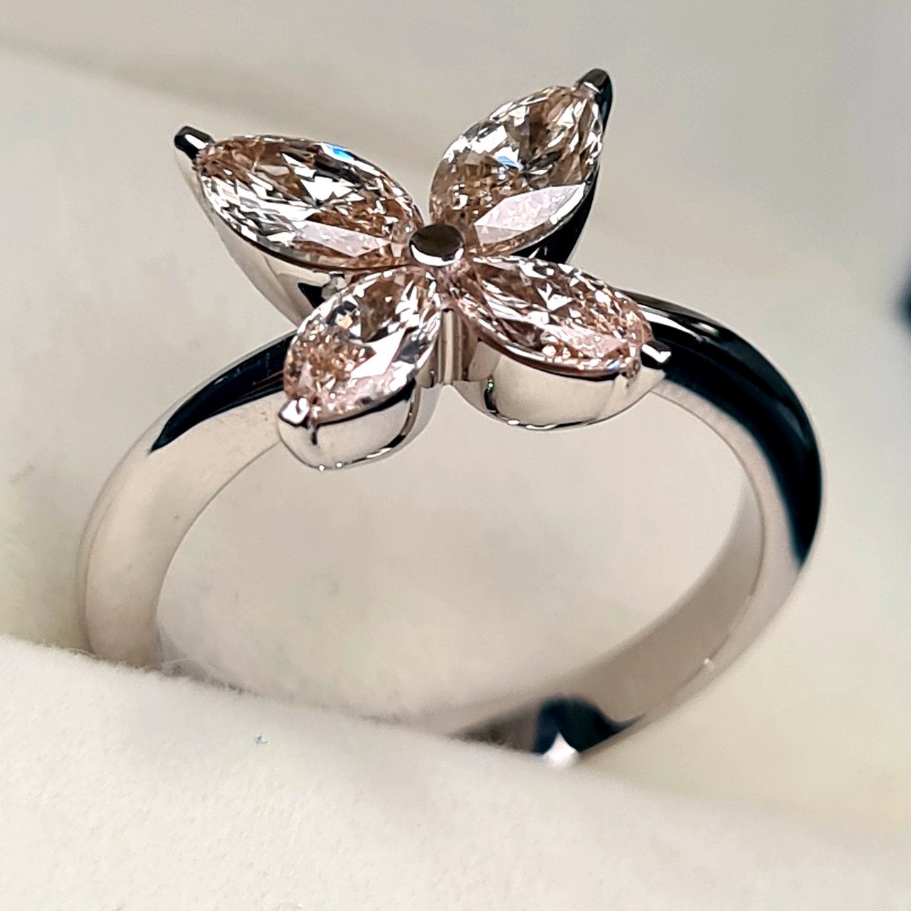 Кольцо Deimantas 95967031 17р 5,05гр 1,45ct. купить,NaN