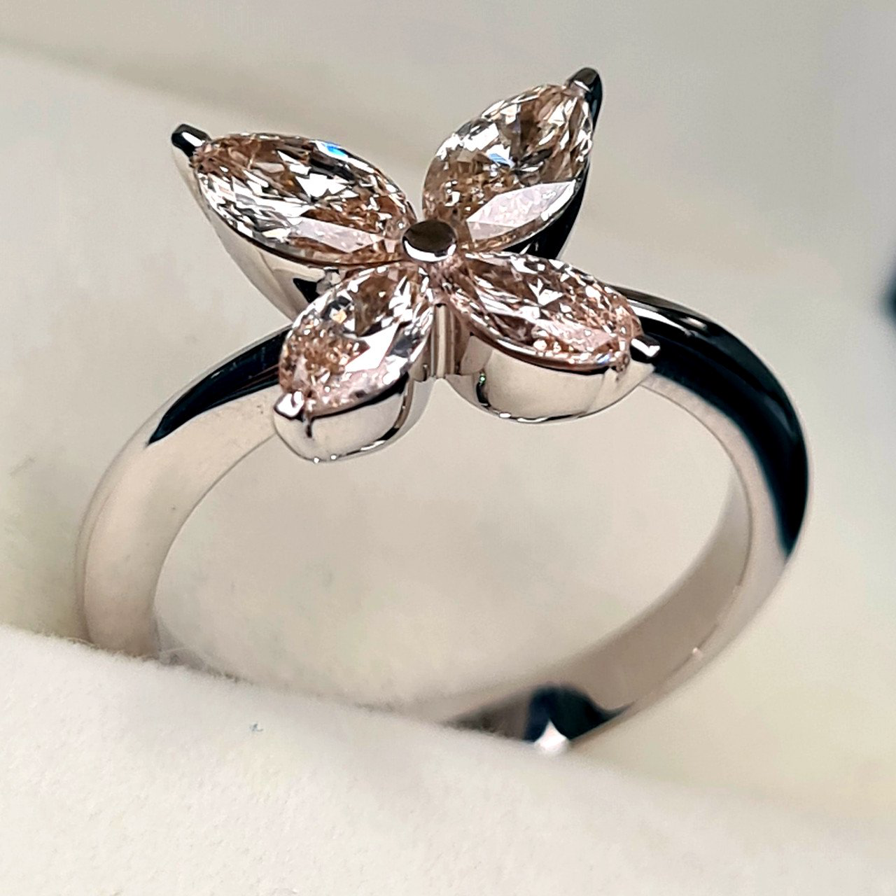Кольцо Deimantas 95967031 17р 5,05гр 1,45ct. купить,NaN