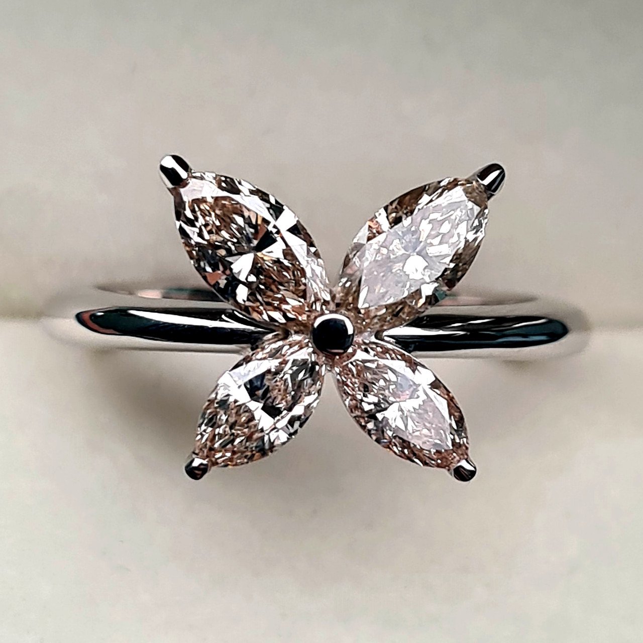 Кольцо Deimantas 95967031 17р 5,05гр 1,45ct. купить,NaN