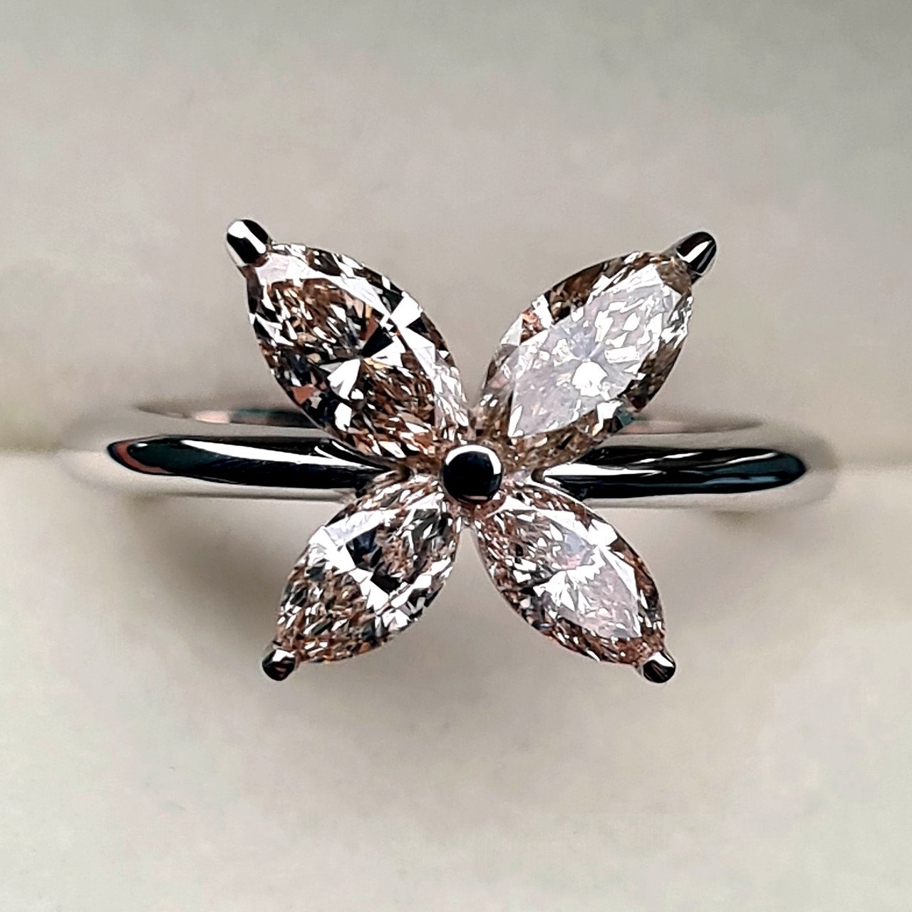 Кольцо Deimantas 95967031 17р 5,05гр 1,45ct. купить,NaN