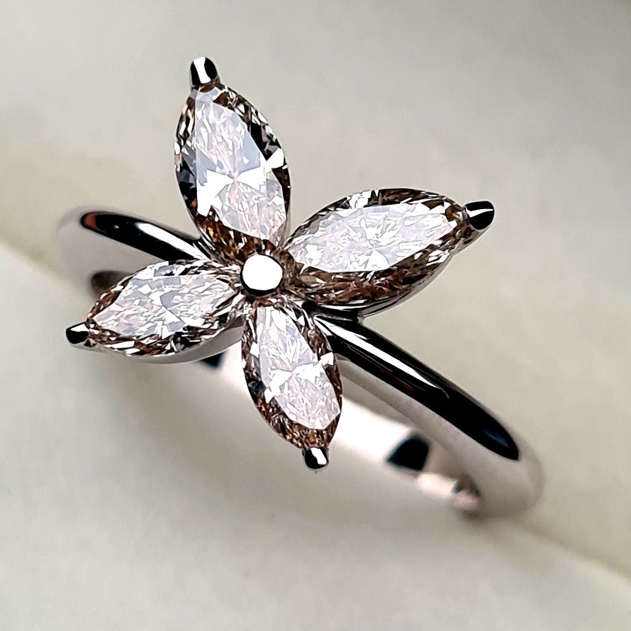 Кольцо Deimantas 95967031 17р 5,05гр 1,45ct. купить,NaN