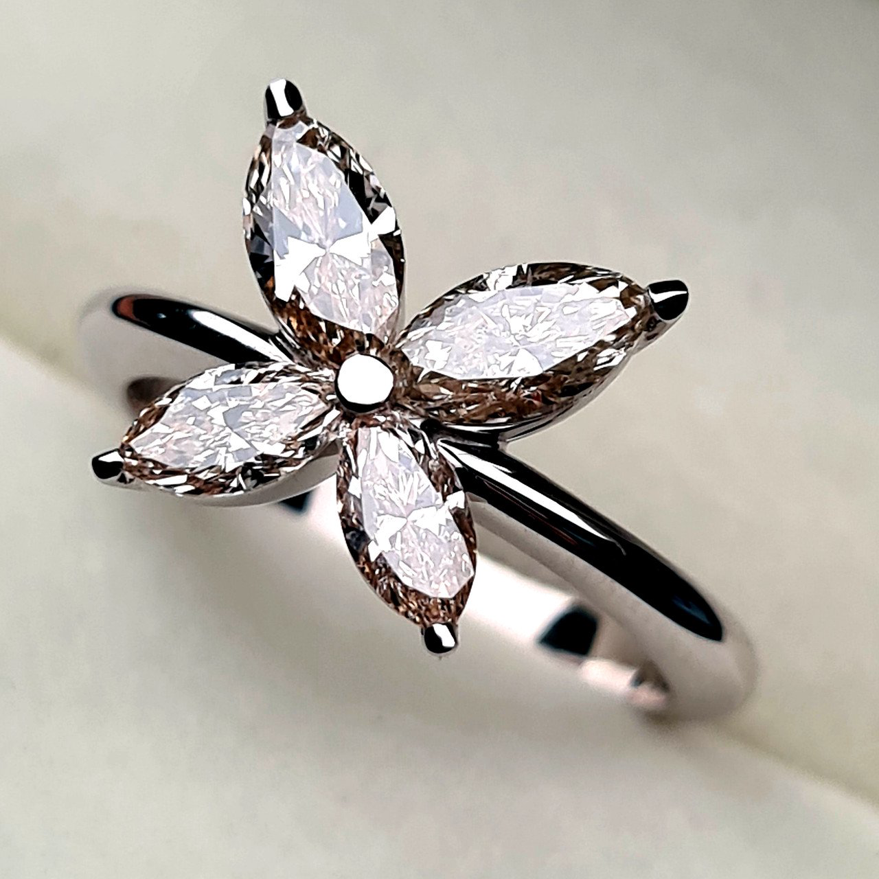 Кольцо Deimantas 95967031 17р 5,05гр 1,45ct. купить,NaN