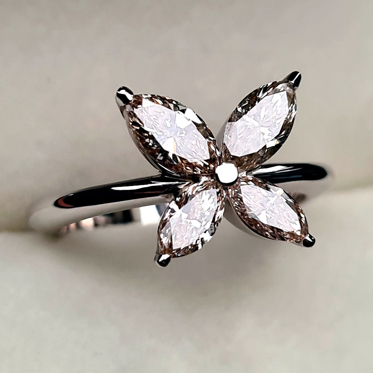 Кольцо Deimantas 95967031 17р 5,05гр 1,45ct. купить,NaN