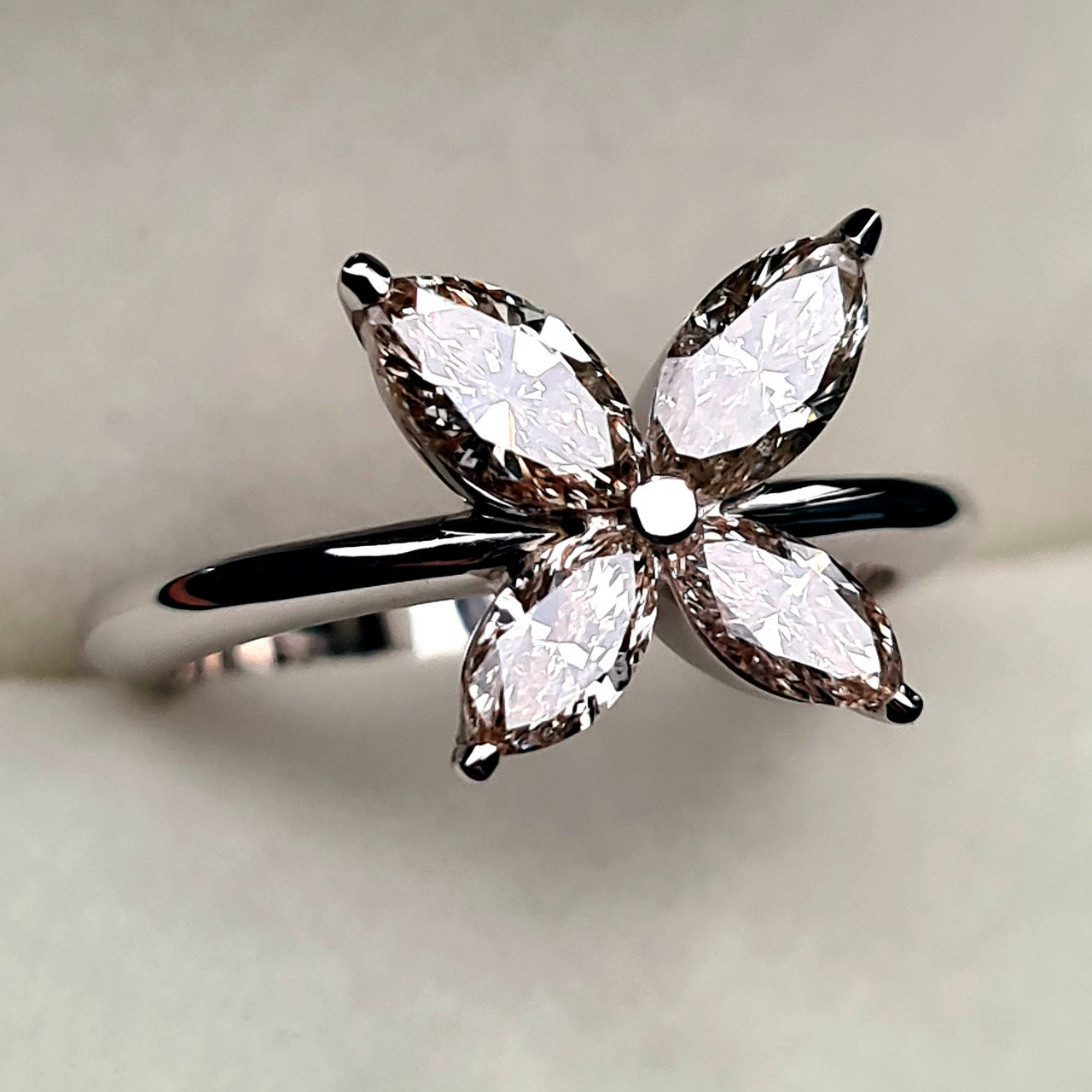 Кольцо Deimantas 95967031 17р 5,05гр 1,45ct. купить,NaN
