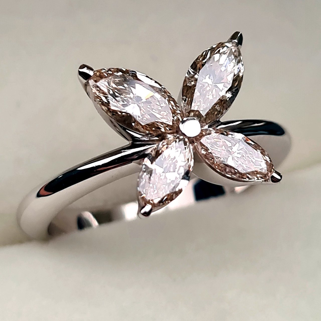 Кольцо Deimantas 95967031 17р 5,05гр 1,45ct. купить,NaN
