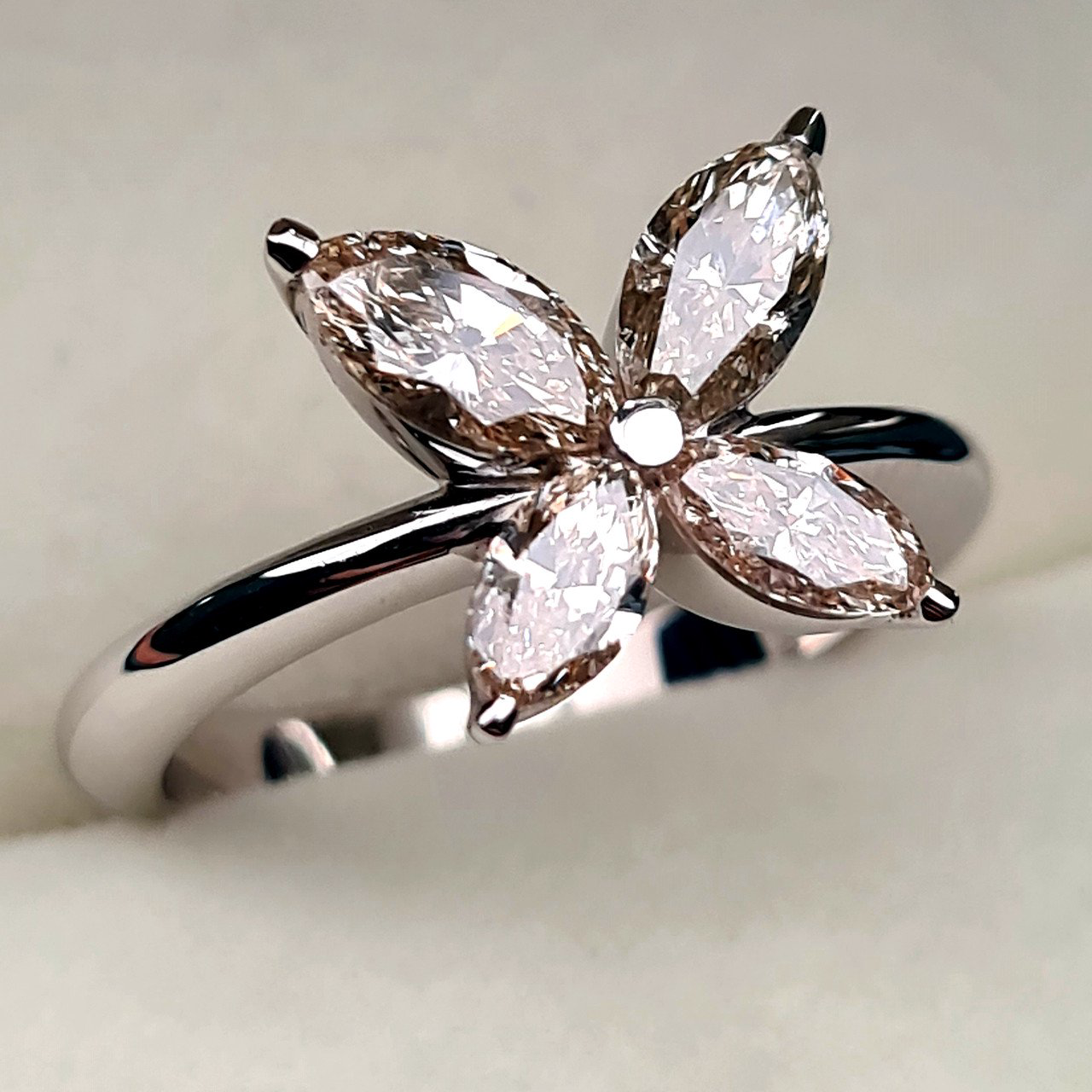 Кольцо Deimantas 95967031 17р 5,05гр 1,45ct. купить,NaN