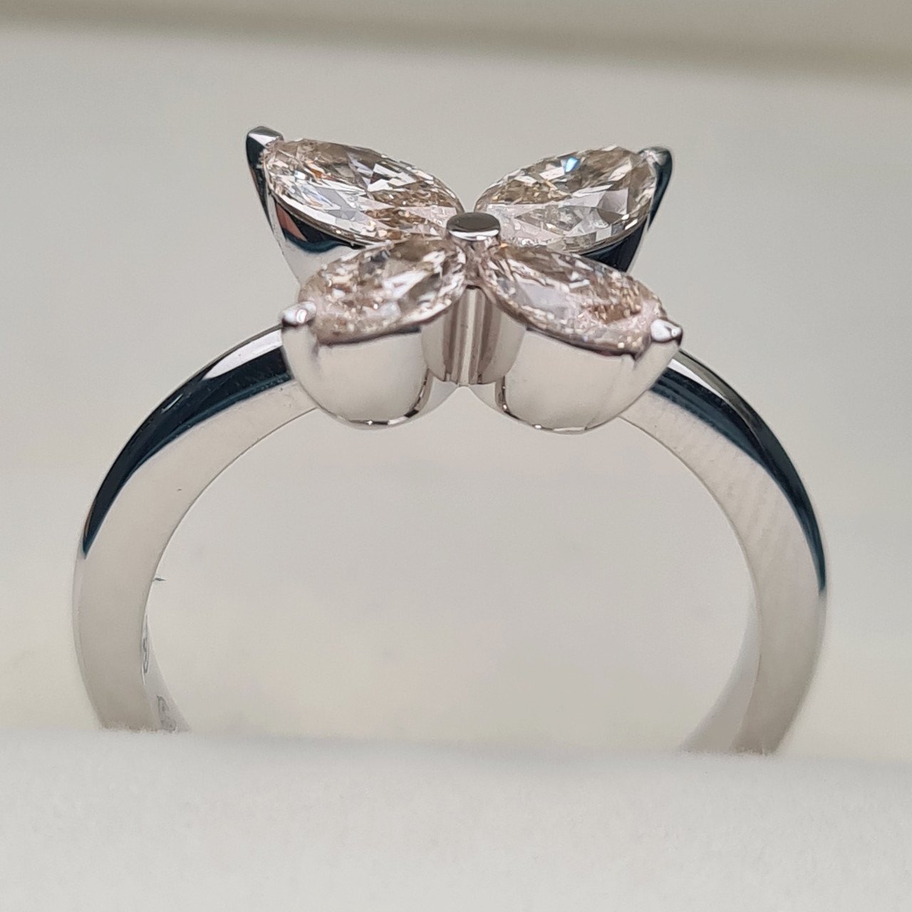 Кольцо Deimantas 95967031 17р 5,05гр 1,45ct. купить,NaN
