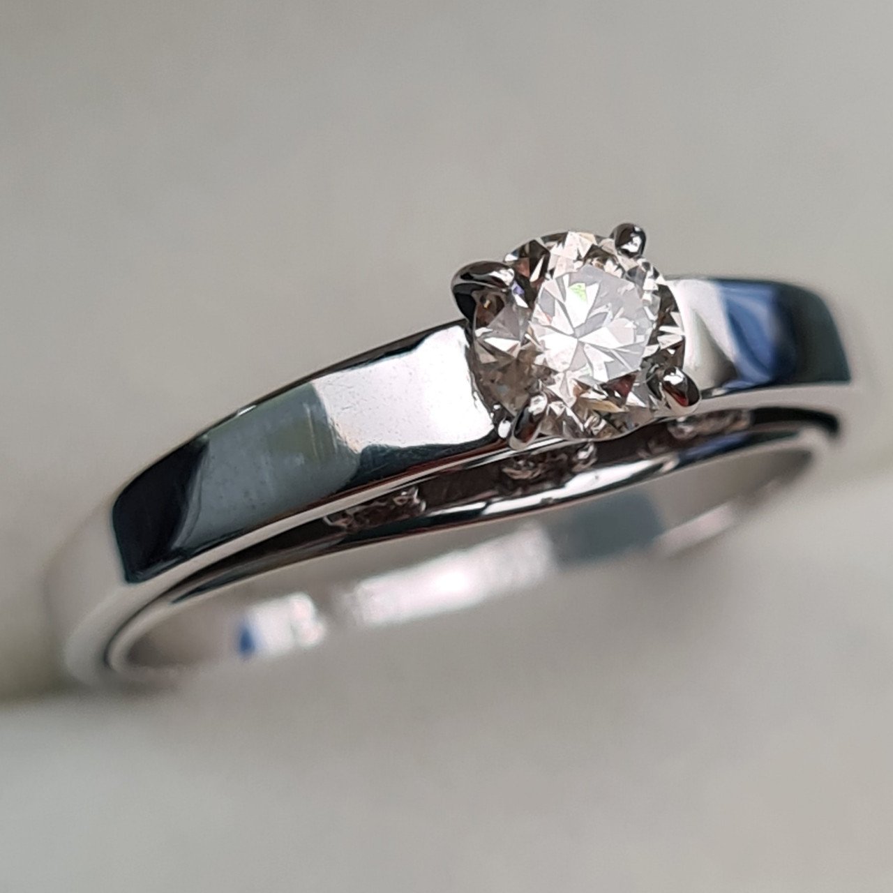 Кольцо Deimantas 93562230 17,5р 3,72гр 0,47ct. купить,NaN