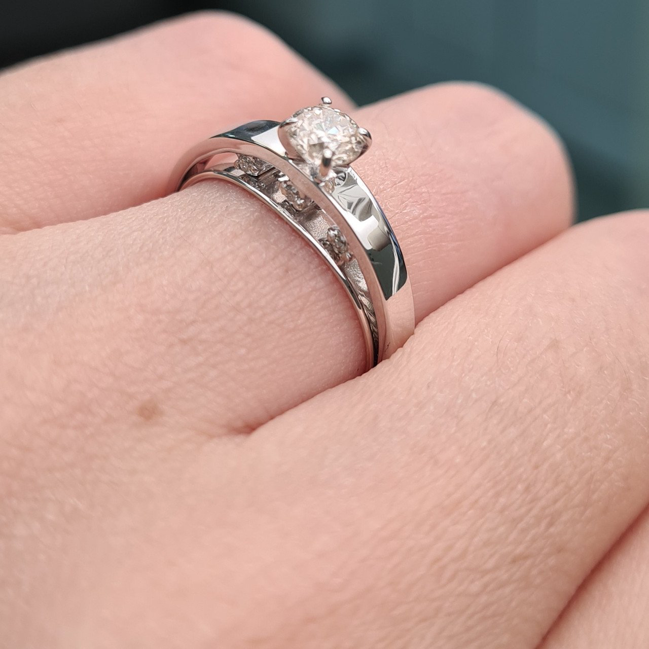 Кольцо Deimantas 93562230 17,5р 3,72гр 0,47ct. купить,NaN