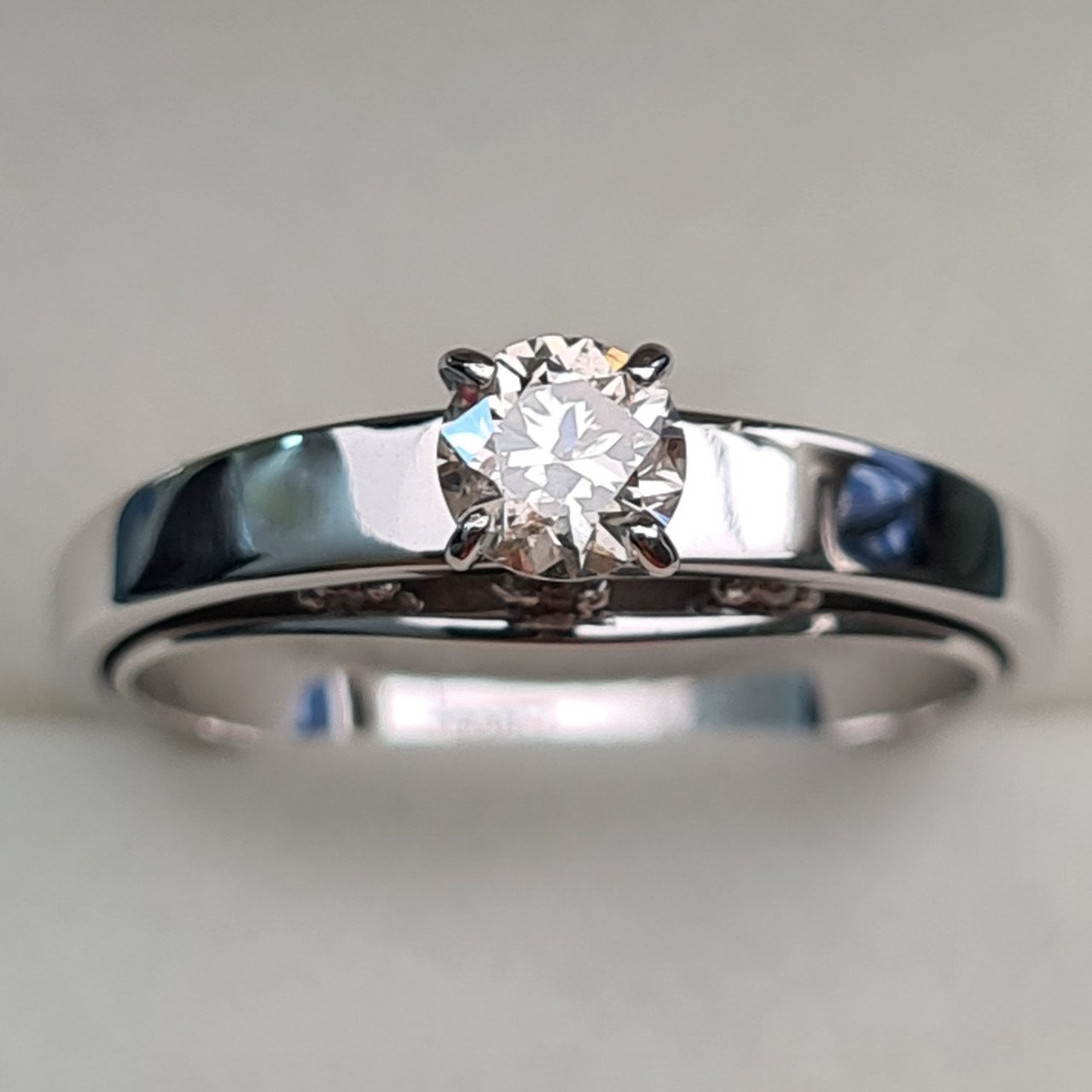 Кольцо Deimantas 93562230 17,5р 3,72гр 0,47ct. купить,NaN