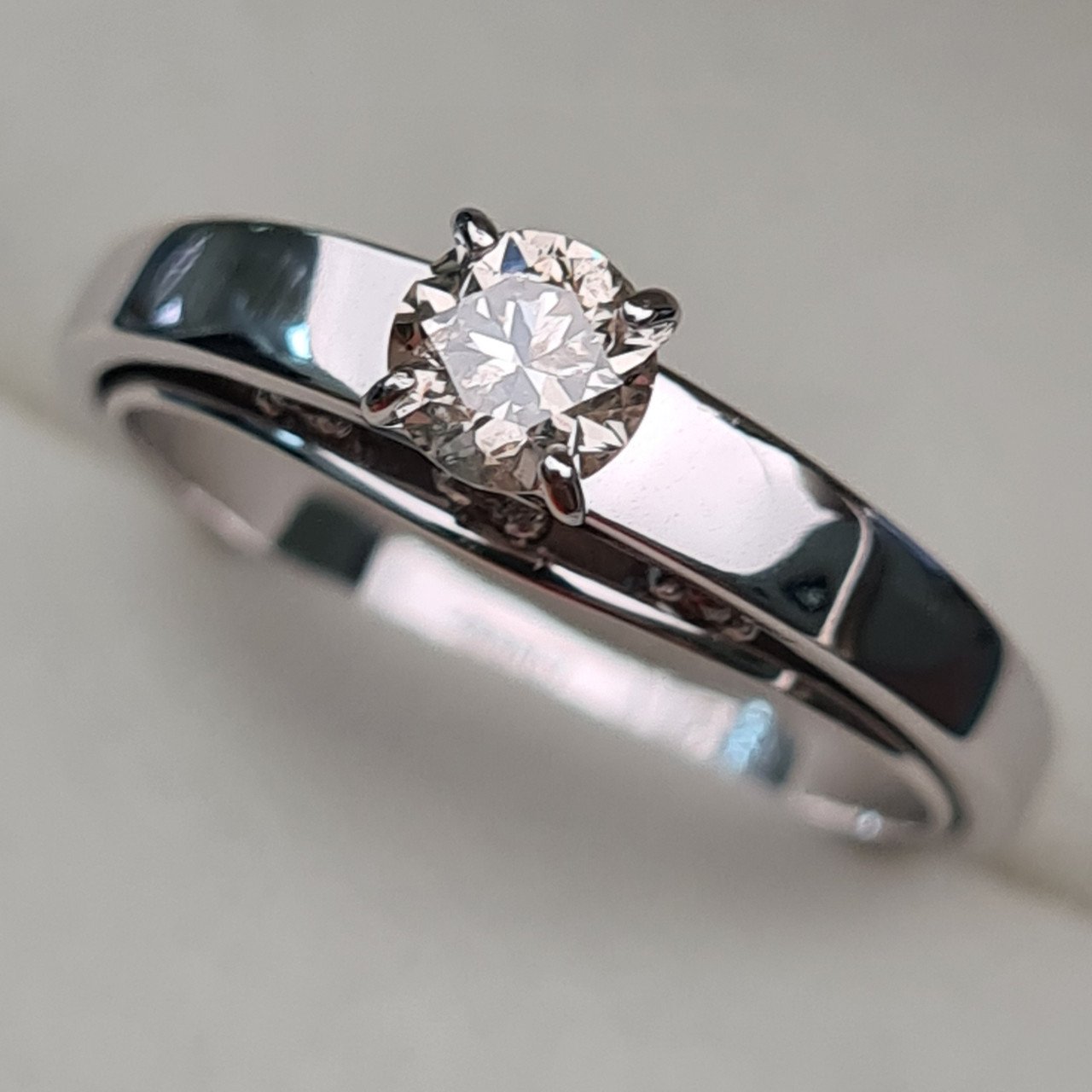 Кольцо Deimantas 93562230 17,5р 3,72гр 0,47ct. купить,NaN
