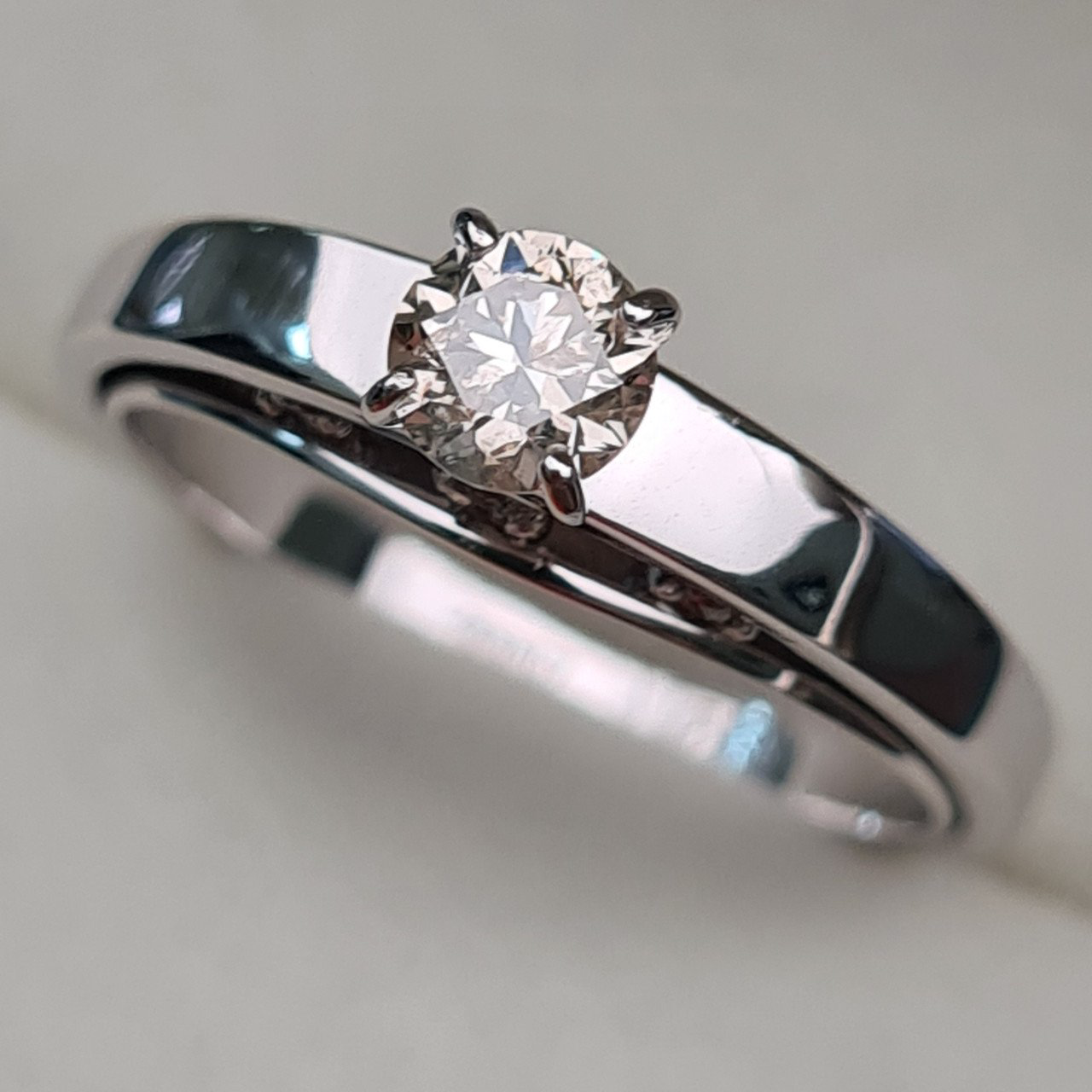 Кольцо Deimantas 93562230 17,5р 3,72гр 0,47ct. купить,NaN