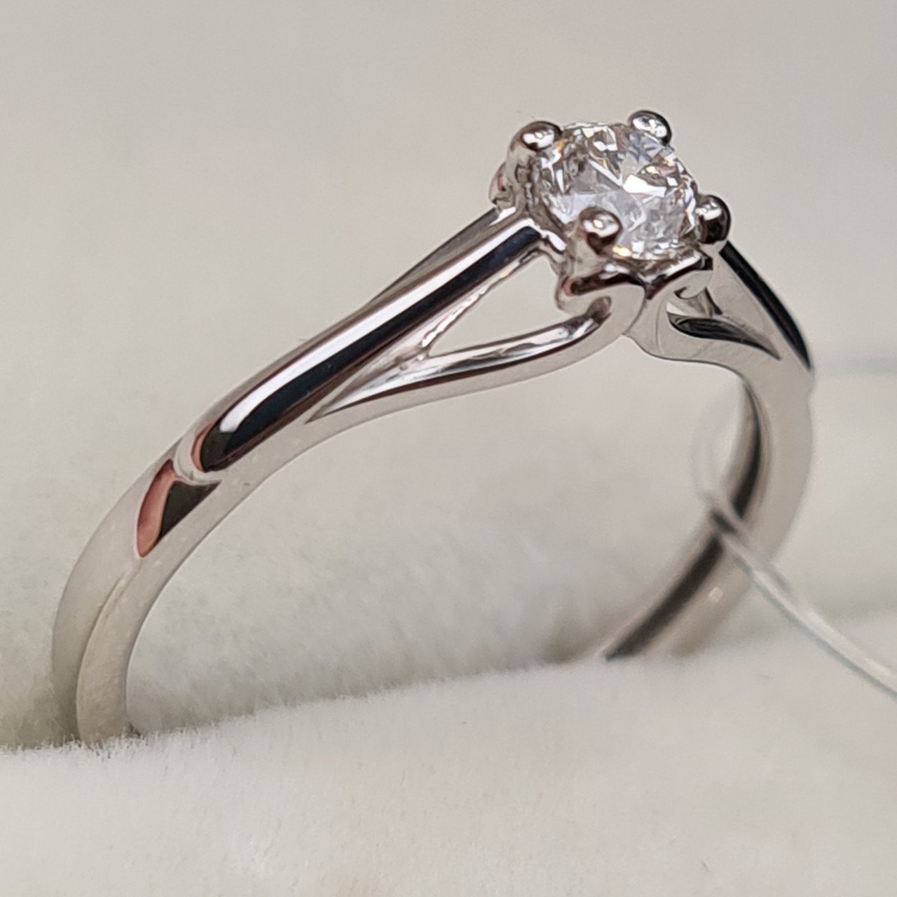 Кольцо Deimantas 98149450 15р 1,24гр 0,204ct. купить,NaN