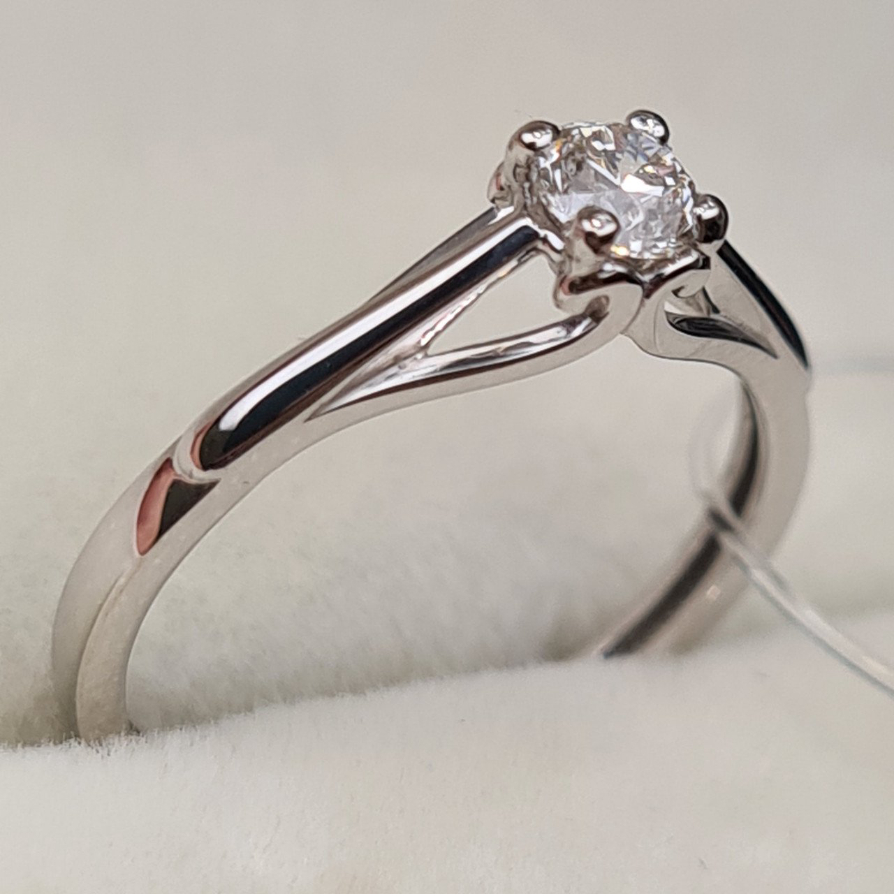 Кольцо Deimantas 98149450 15р 1,24гр 0,204ct. купить,NaN