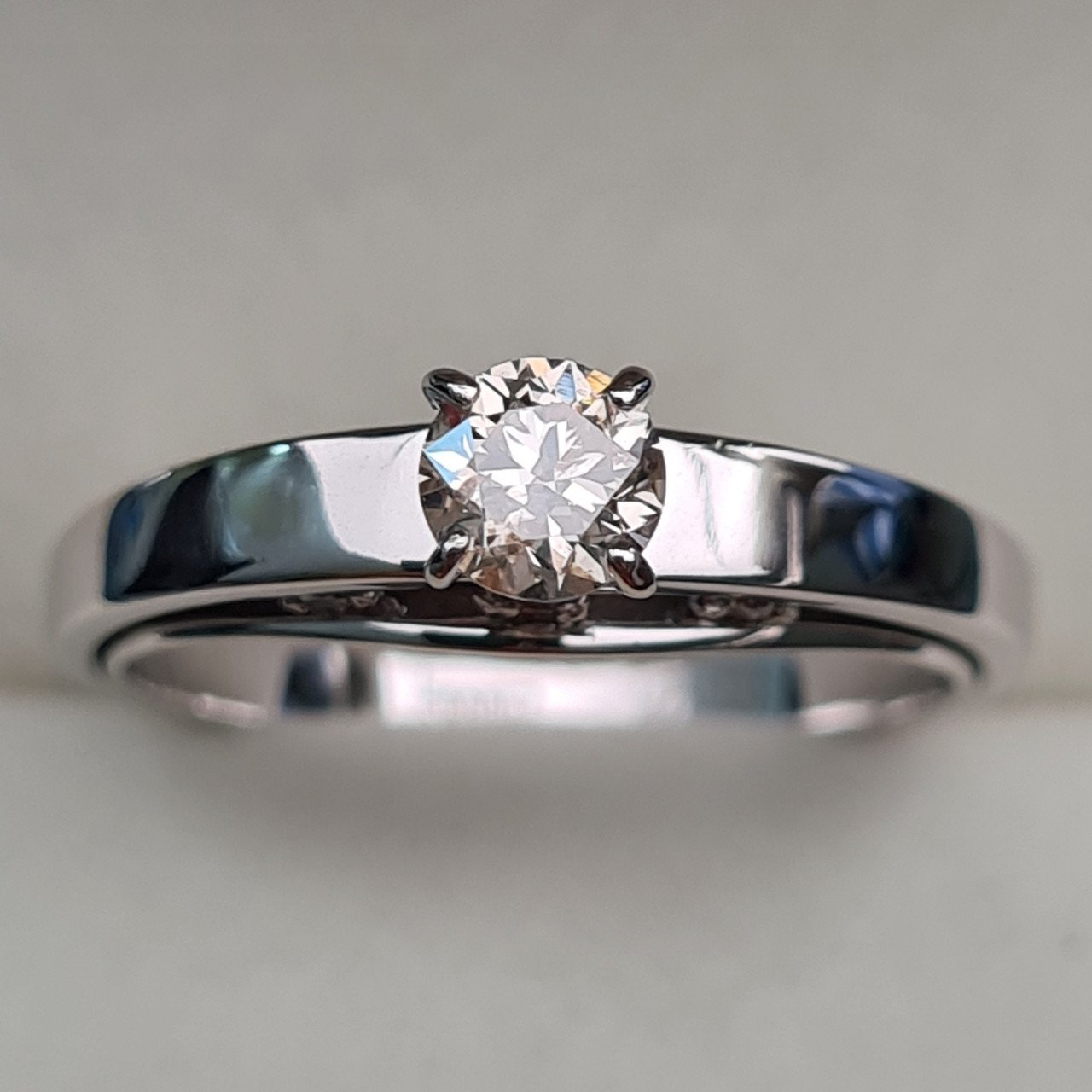 Кольцо Deimantas 93562230 17,5р 3,72гр 0,47ct. купить,NaN