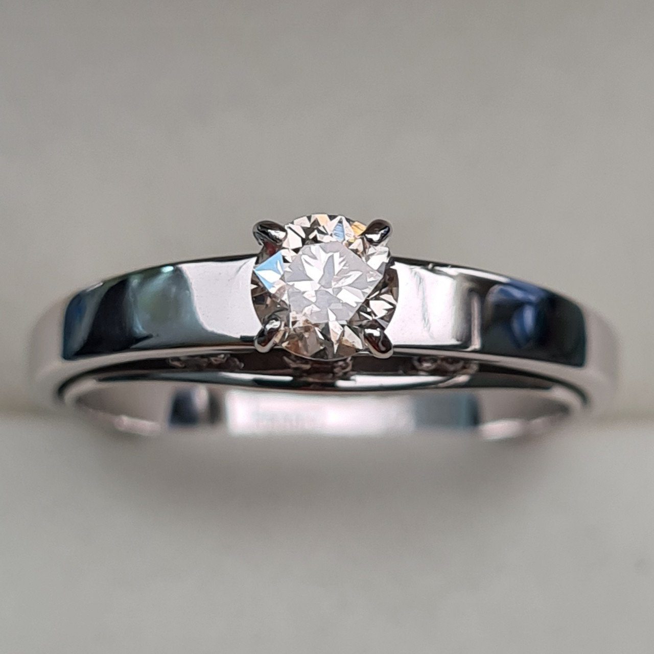 Кольцо Deimantas 93562230 17,5р 3,72гр 0,47ct. купить,NaN