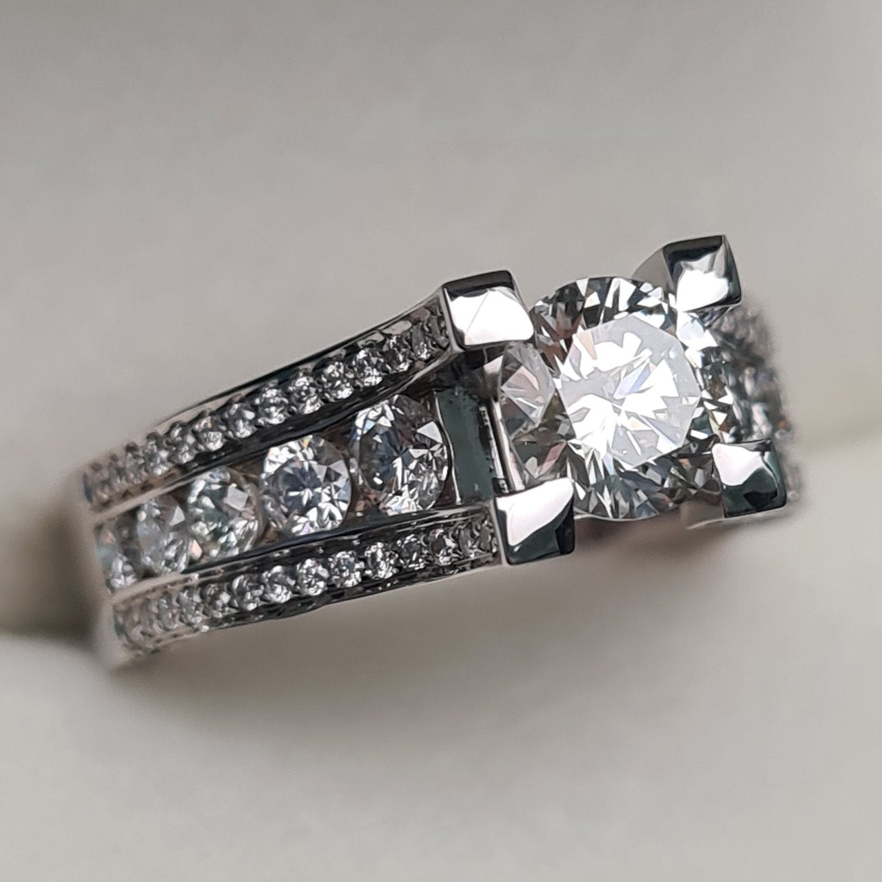 Кольцо Deimantas 95968436 17,5р 9,1гр 2,26ct. купить,NaN