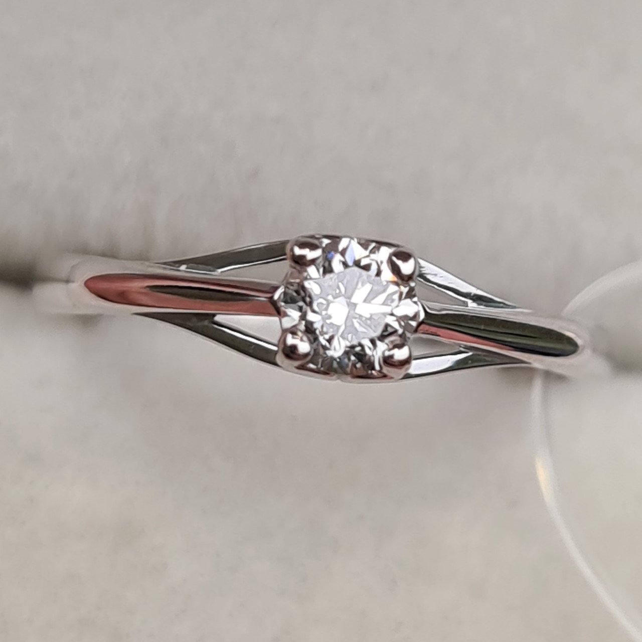 Кольцо Deimantas 98149450 15р 1,24гр 0,204ct. купить,NaN