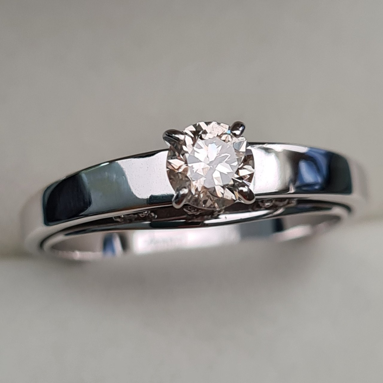 Кольцо Deimantas 93562230 17,5р 3,72гр 0,47ct. купить,NaN