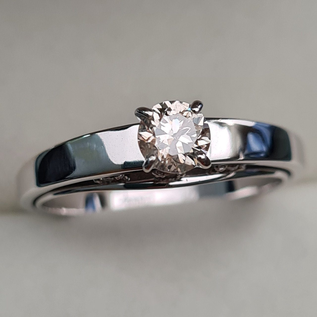 Кольцо Deimantas 93562230 17,5р 3,72гр 0,47ct. купить,NaN