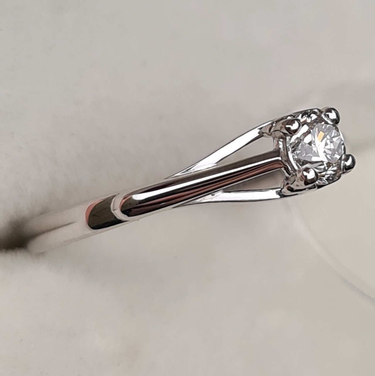 Кольцо Deimantas 98149450 15р 1,24гр 0,204ct. купить,NaN